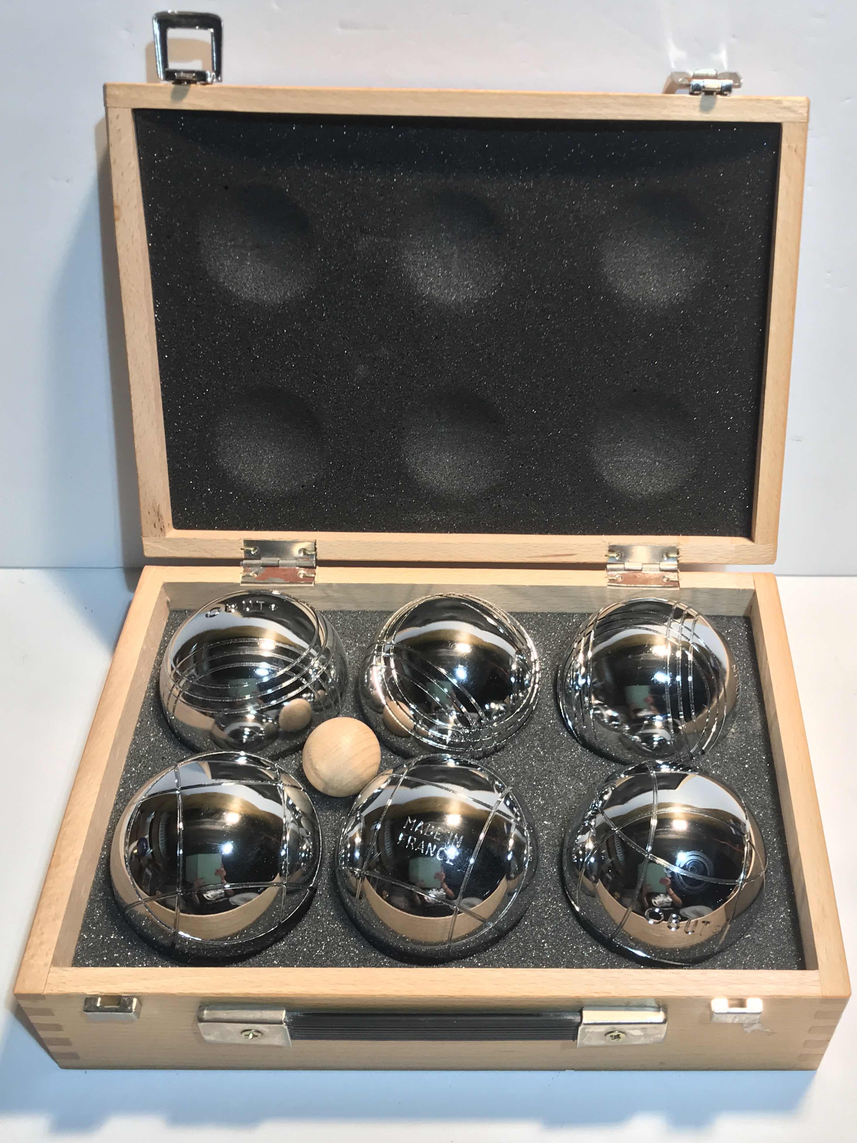 Photo 2 of ENGELHART 6 METAL BOULES SET IN STURDY WOODEN ORIGINAL CASE