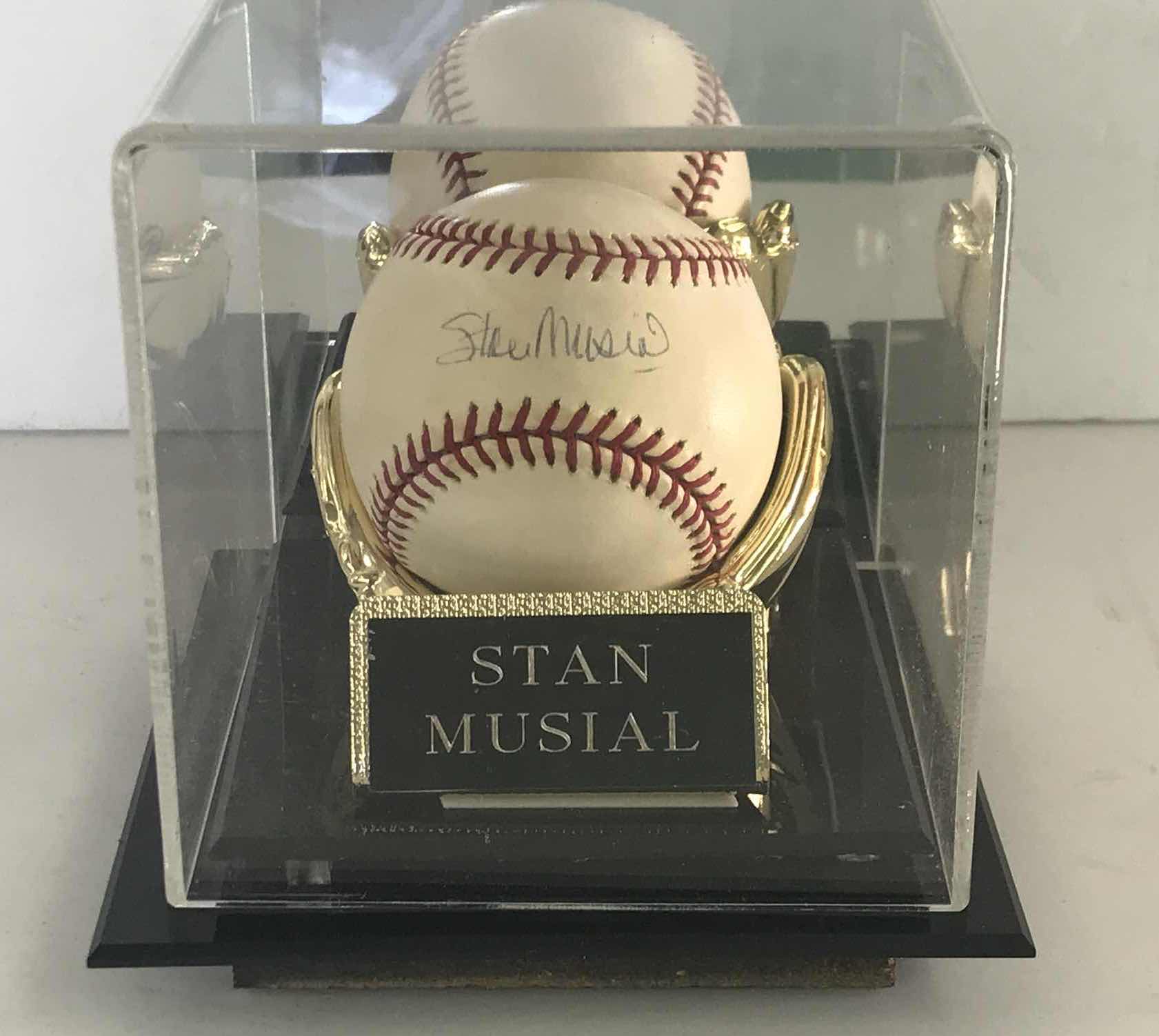 Photo 1 of STAN MUSIAL SIGNED BASEBALL IN DISPLAY CASE