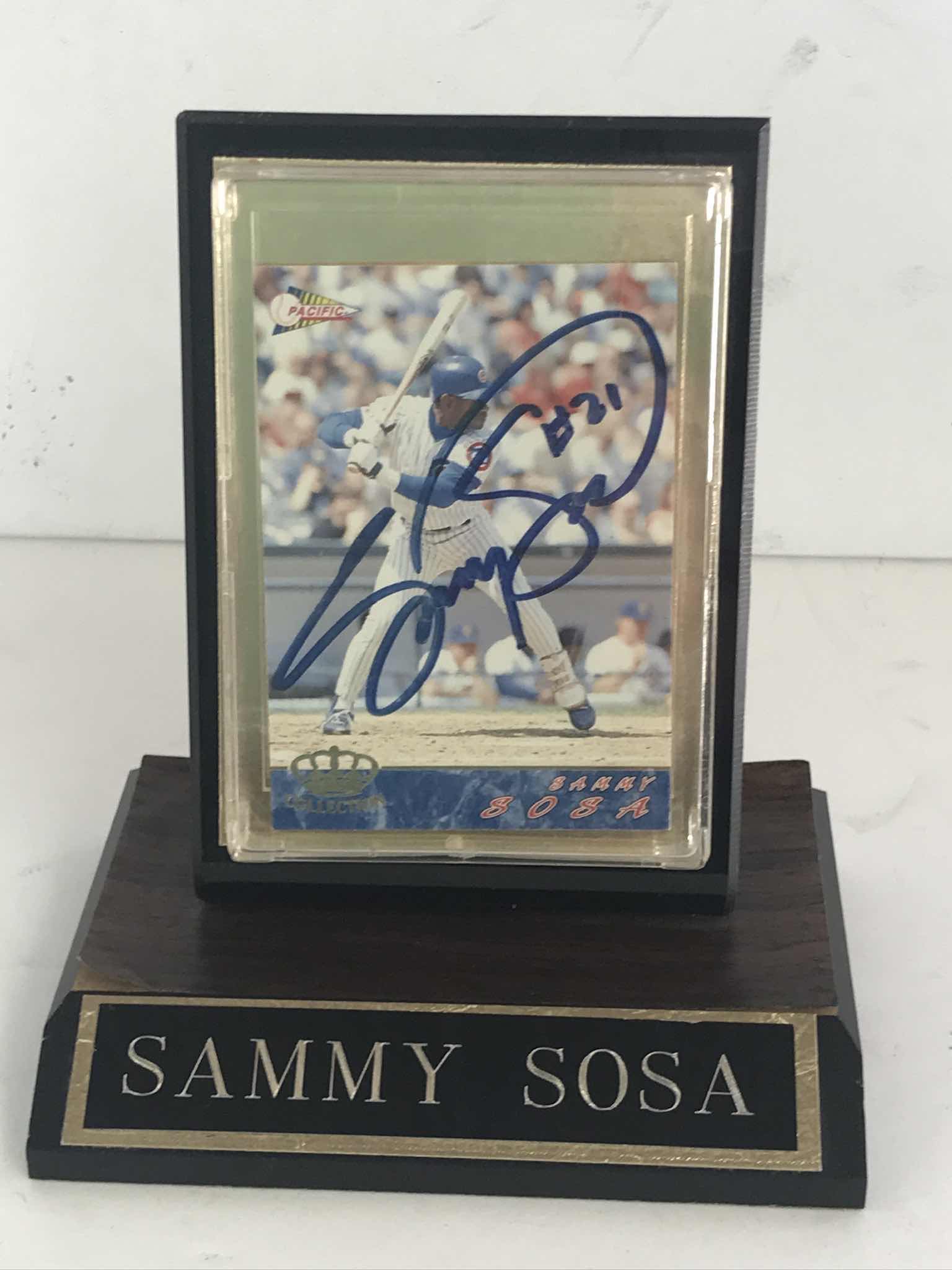 Photo 1 of SAMMY SOSA PACIFIC BASEBALL CARD SIGNED  IN DISPLAY CASE