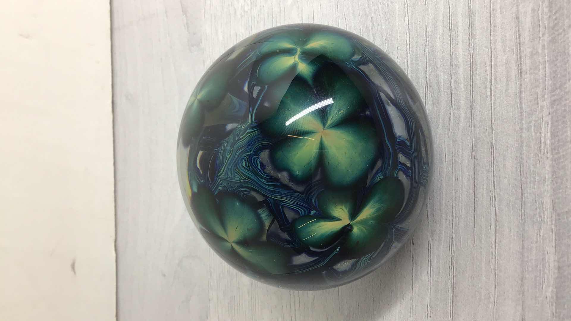Photo 1 of 4 LEAF CLOVER BLOWN GLASS SPHERE ART SIGNED BY RYAN WOODS 2003 3” X 2.5”