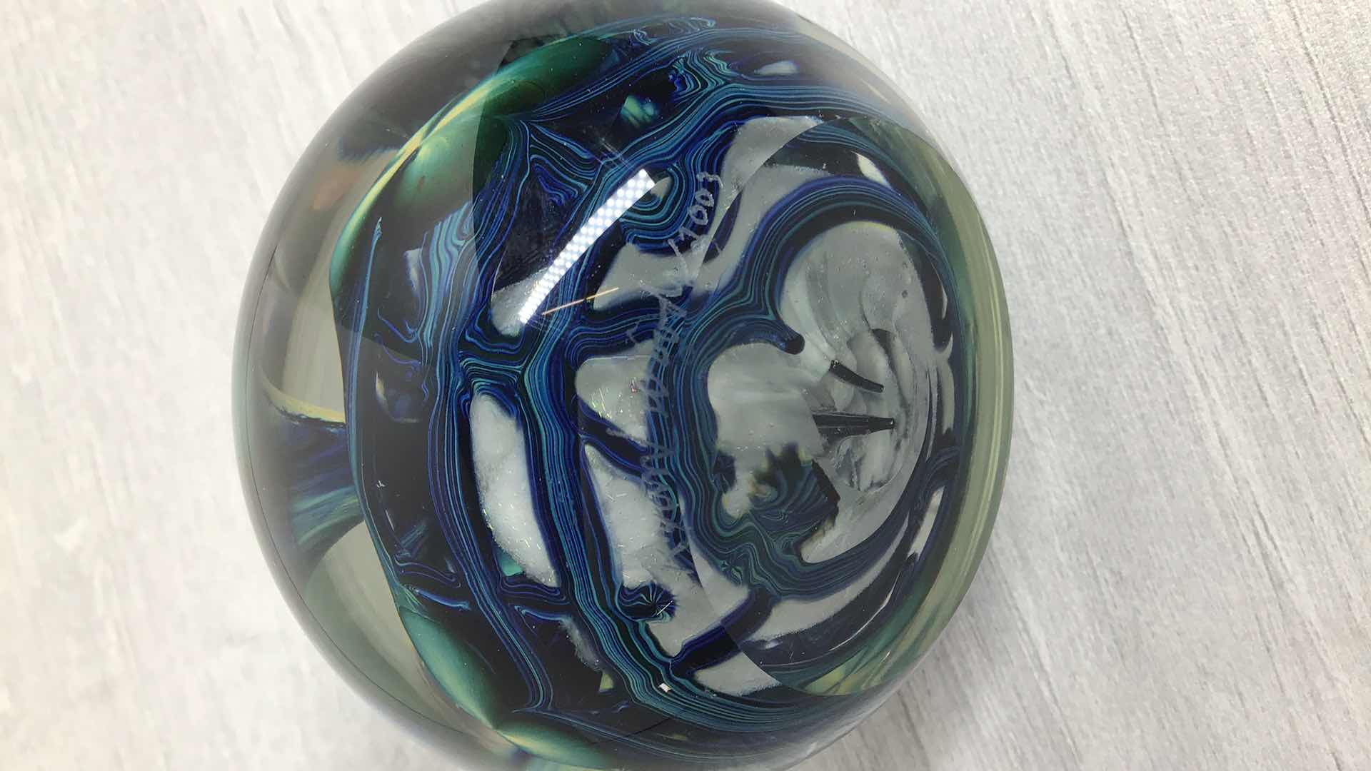 Photo 3 of 4 LEAF CLOVER BLOWN GLASS SPHERE ART SIGNED BY RYAN WOODS 2003 3” X 2.5”
