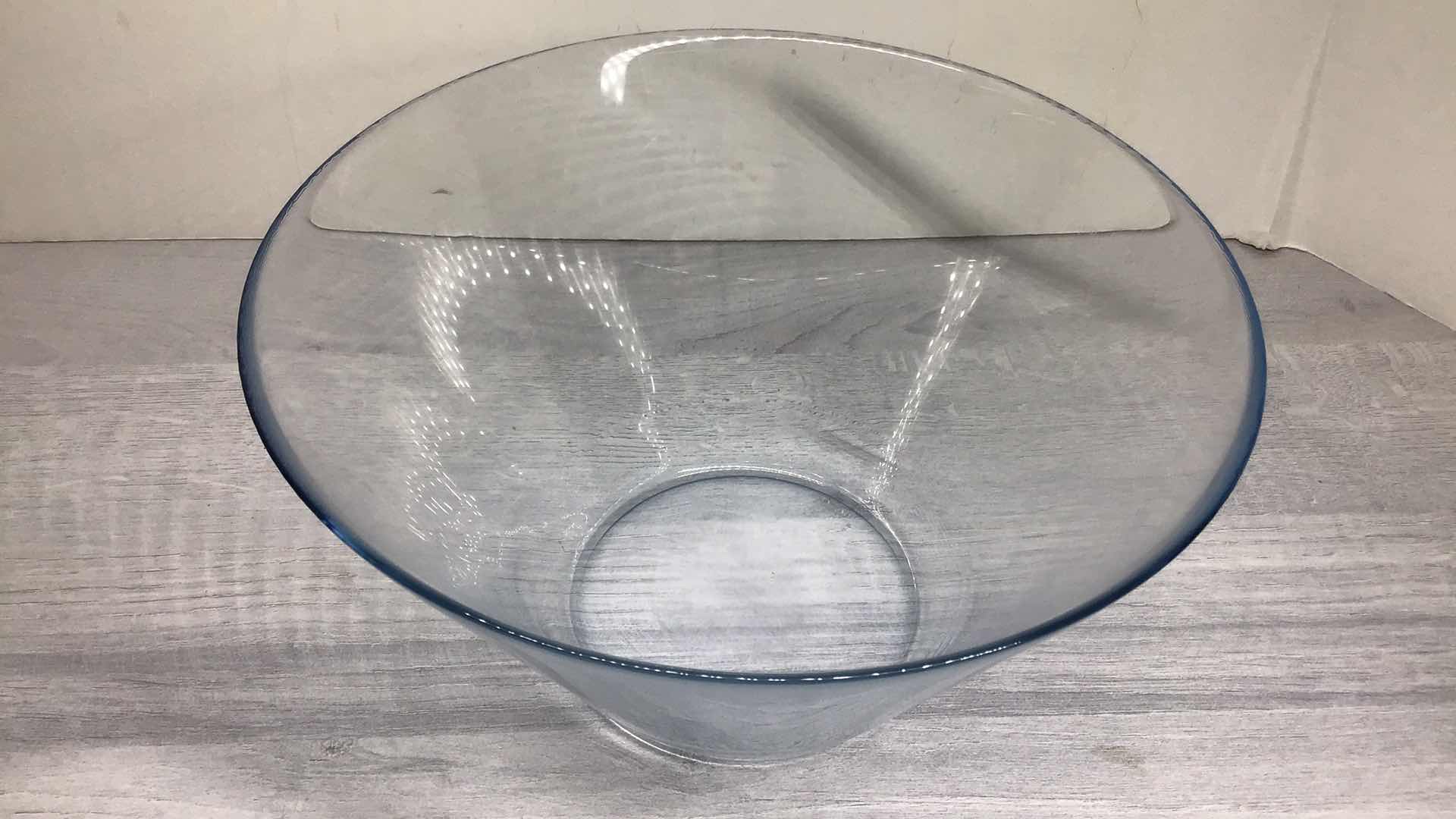 Photo 3 of CLEAR GLASS CONTEMPORARY SERVING BOWL 10.5” X H6”