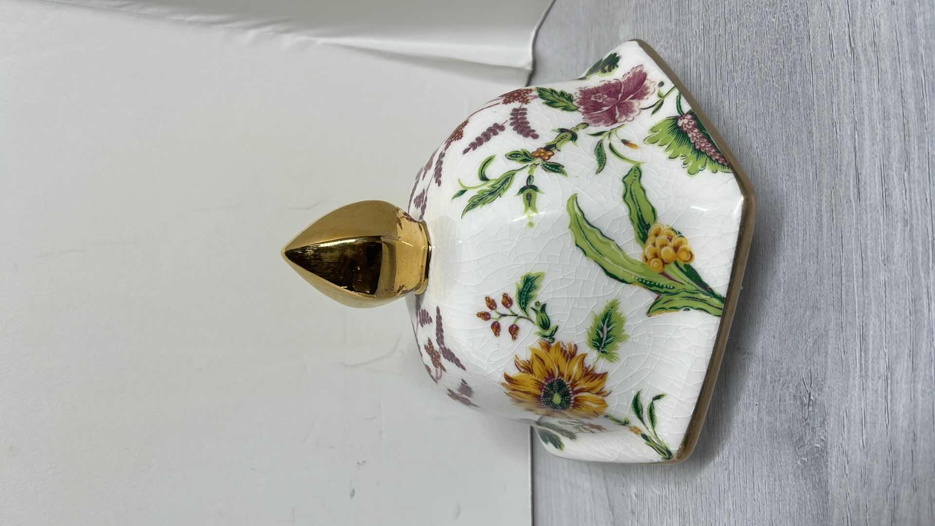 Photo 3 of PORT 68 WILLIAMSBURG MEDIUM PORTSMOUTH PINEAPPLE FLORAL PORCELAIN GOLD ACCENTED JAR 9" X 8” H16” #M99608