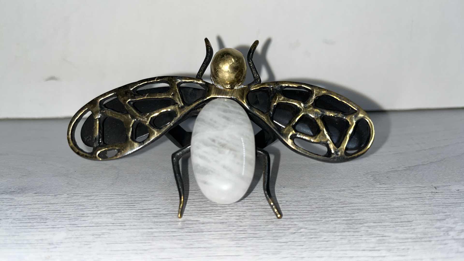 Photo 3 of KIM SEYBERT FLY AWAY BRASS NAPKIN RING W QUARTZ ABDOMEN 3” X 4” H2” (6)