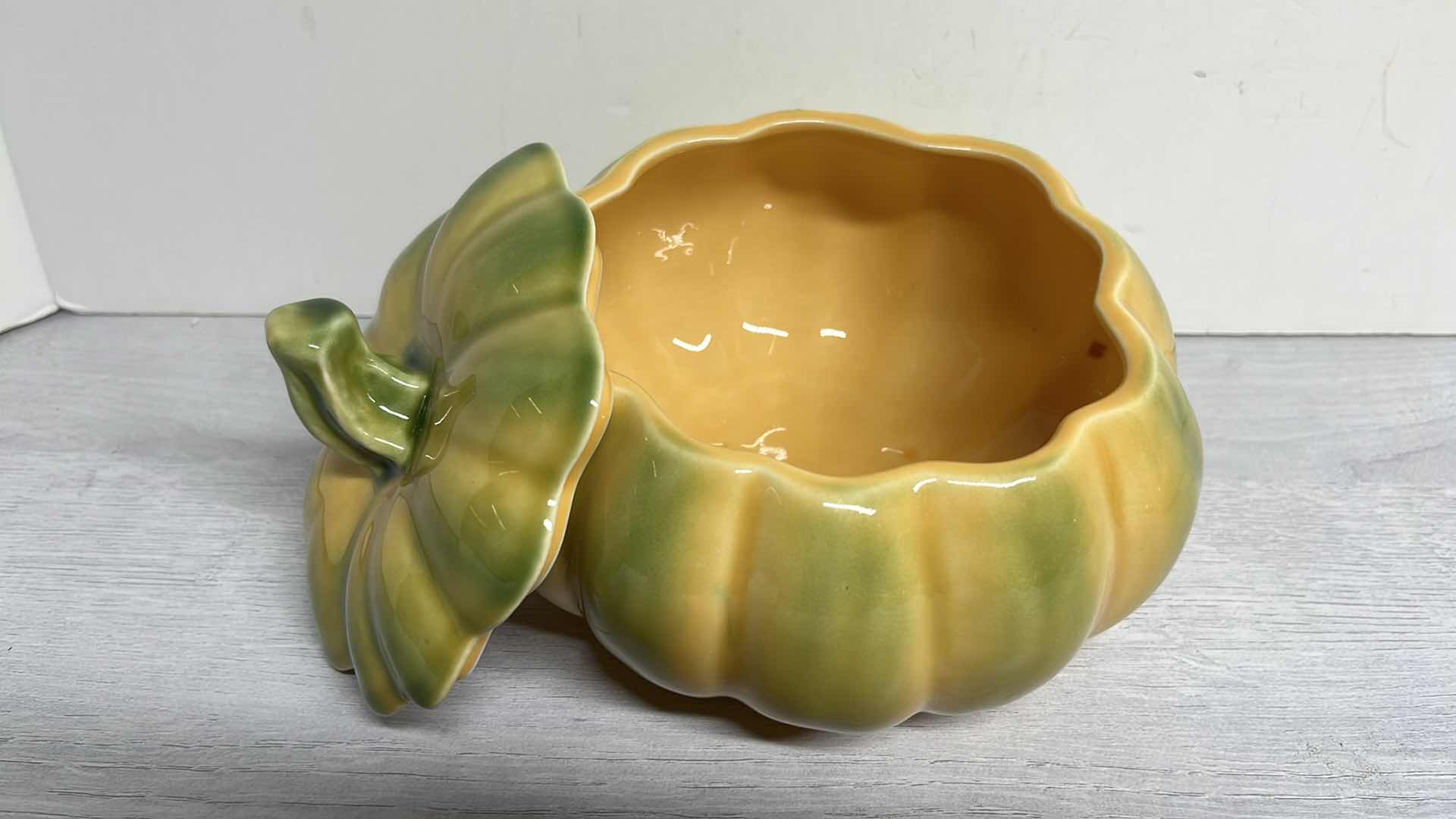 Photo 2 of BORDALLO PINHEIRO PUMPKIN 1.58 QT TUREEN 7” X 7” H6”