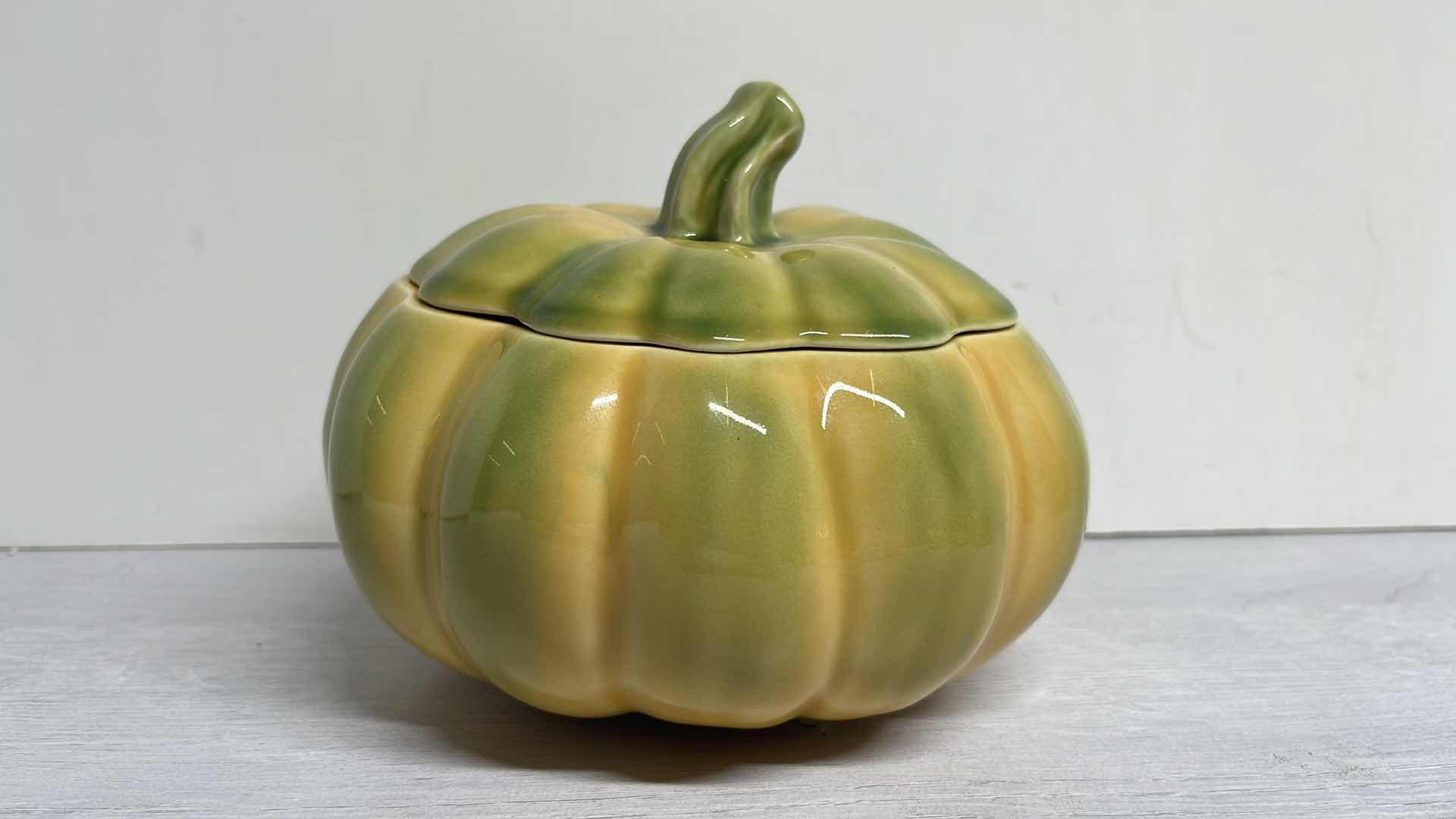 Photo 1 of BORDALLO PINHEIRO PUMPKIN 1.58 QT TUREEN 7” X 7” H6”