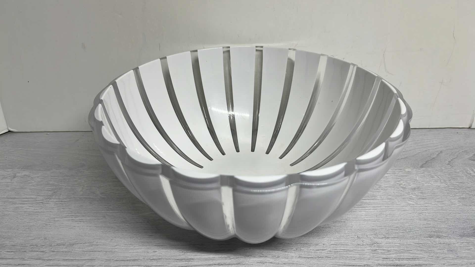 Photo 2 of GUZZINI GRACE CLEAR/WHITE 10” BOWL