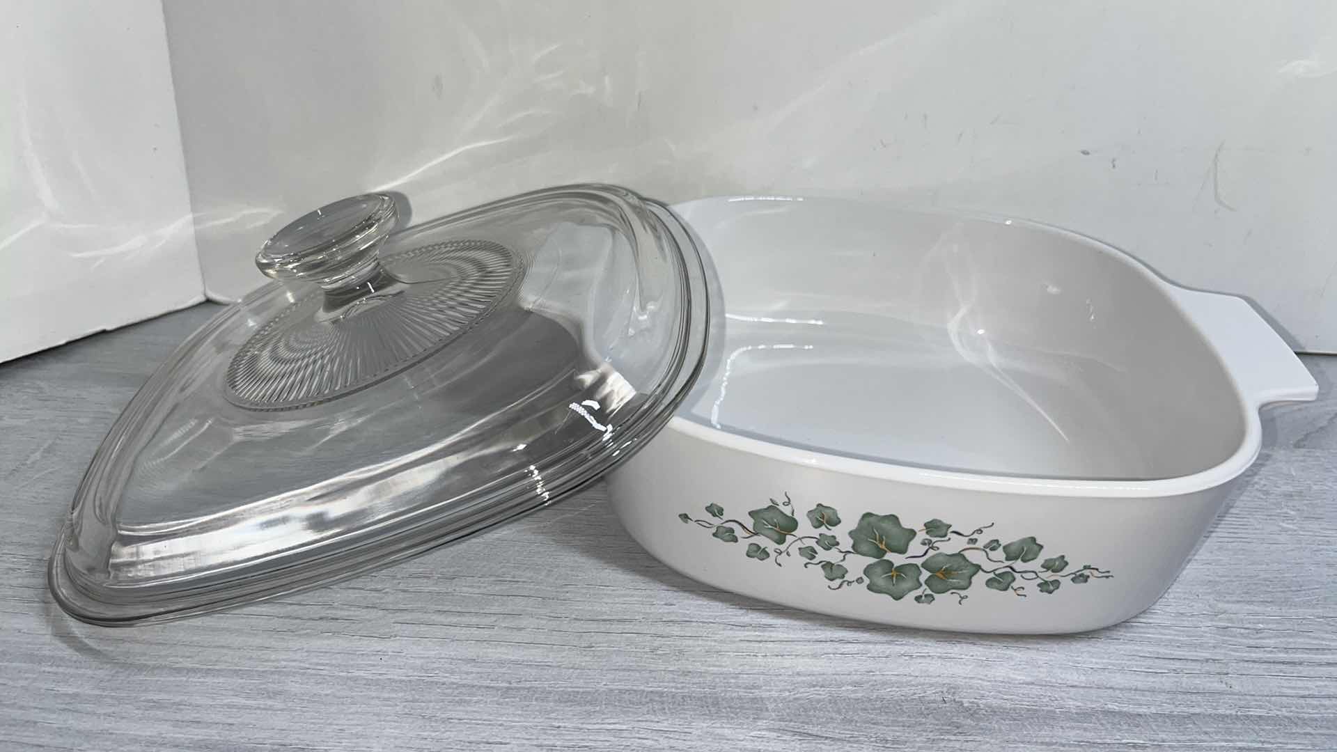 Photo 2 of CORNING WARE COLLECTIBLE  CALLAWAY GREEN IVY 2 QT SQUARE CASSEROLE DISH W GLASS LID 8.5” X 2.5”