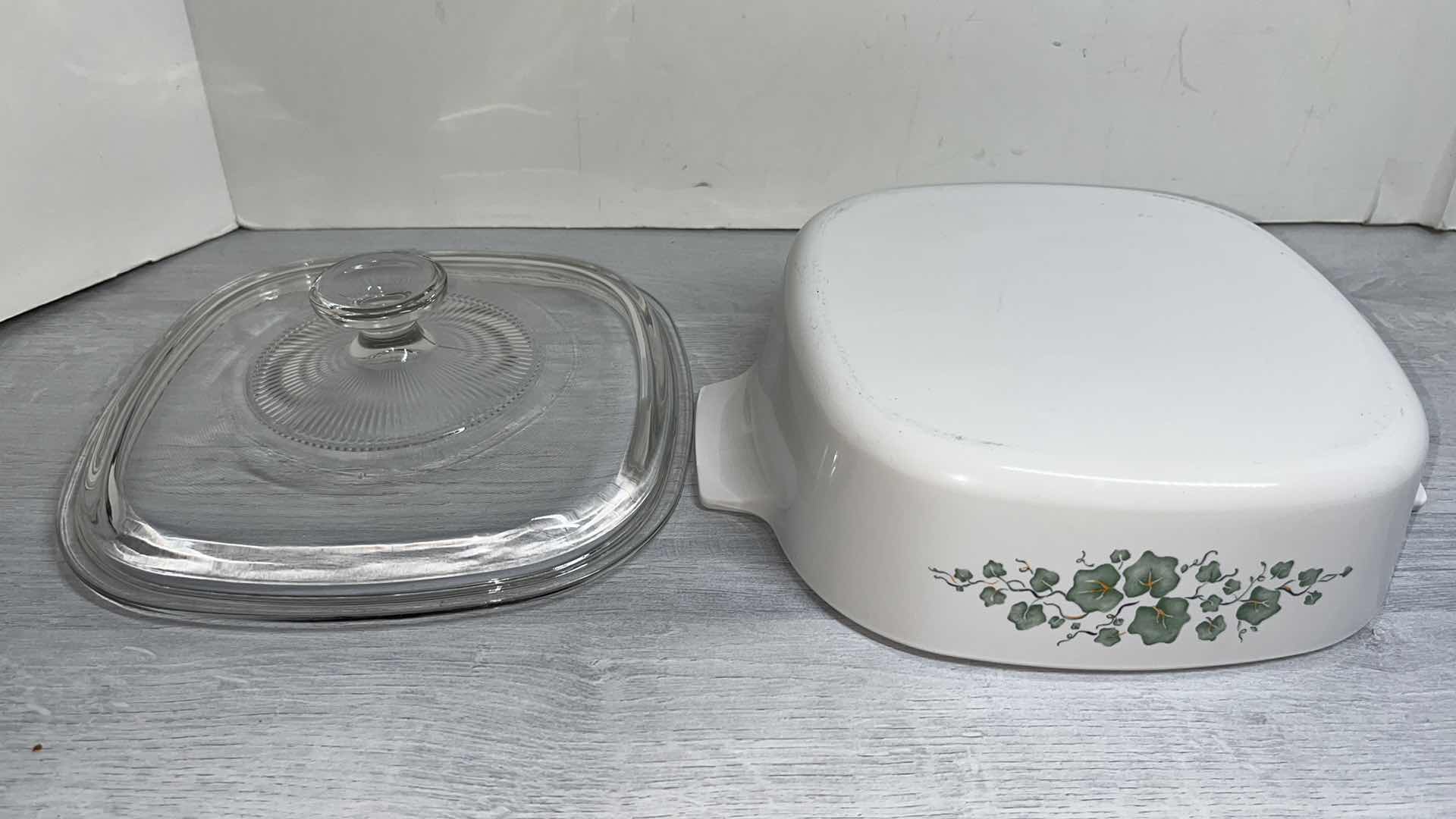 Photo 4 of CORNING WARE COLLECTIBLE  CALLAWAY GREEN IVY 2 QT SQUARE CASSEROLE DISH W GLASS LID 8.5” X 2.5”