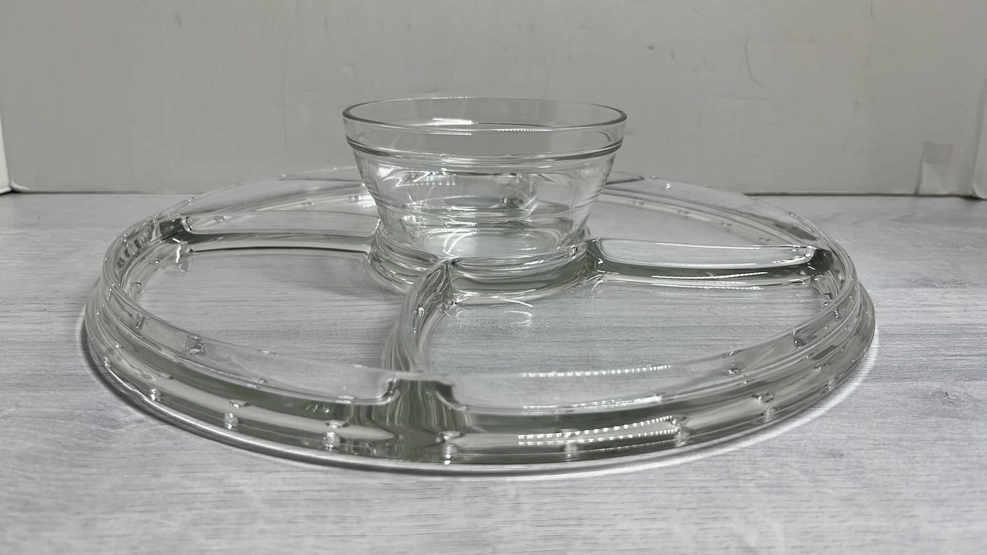 Photo 1 of LUIGI BORMIOLI 2-IN-1 GLASS CAKE STAND & DIP/VEGGIE SERVING DISH 12” X 12” H2.75”