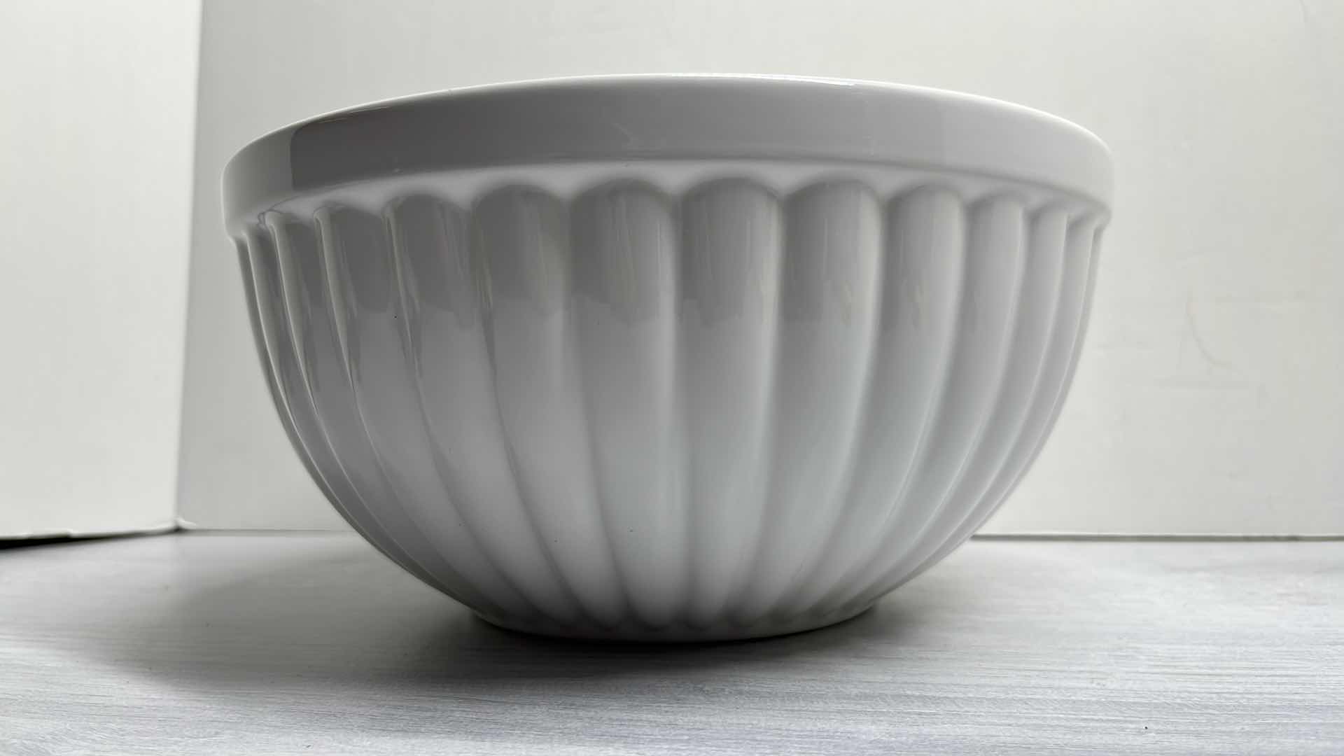 Photo 2 of R HOME MEDIUM WHITE IRONSTONE SCALLOPED SALAD/MIXING BOWL, MADE IN PORTUGAL 9.75” x9.75” H4.75”