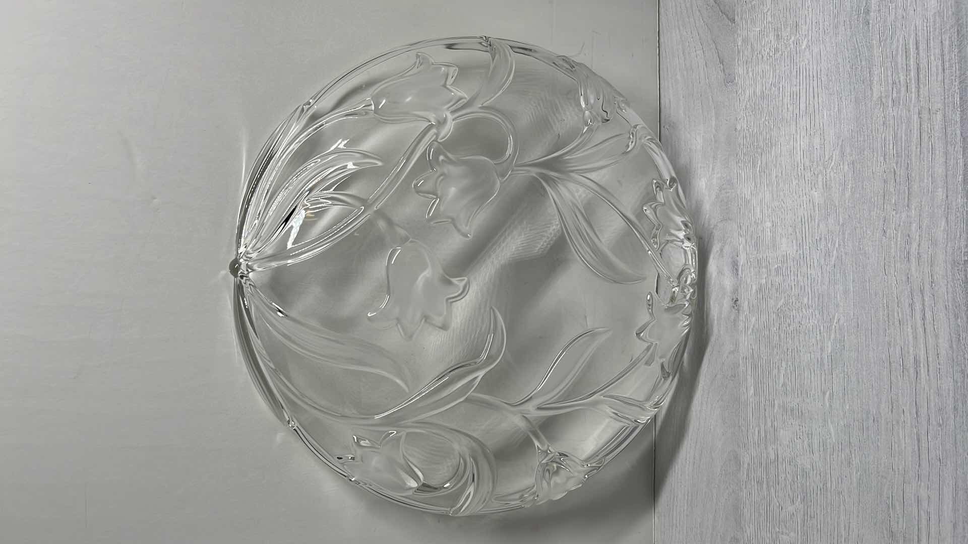 Photo 4 of MIKASA BLUEBELL EMBOSSED/FROSTED ROUND CLEAR GLASS 12.5” SERVING BOWL/PLATTER