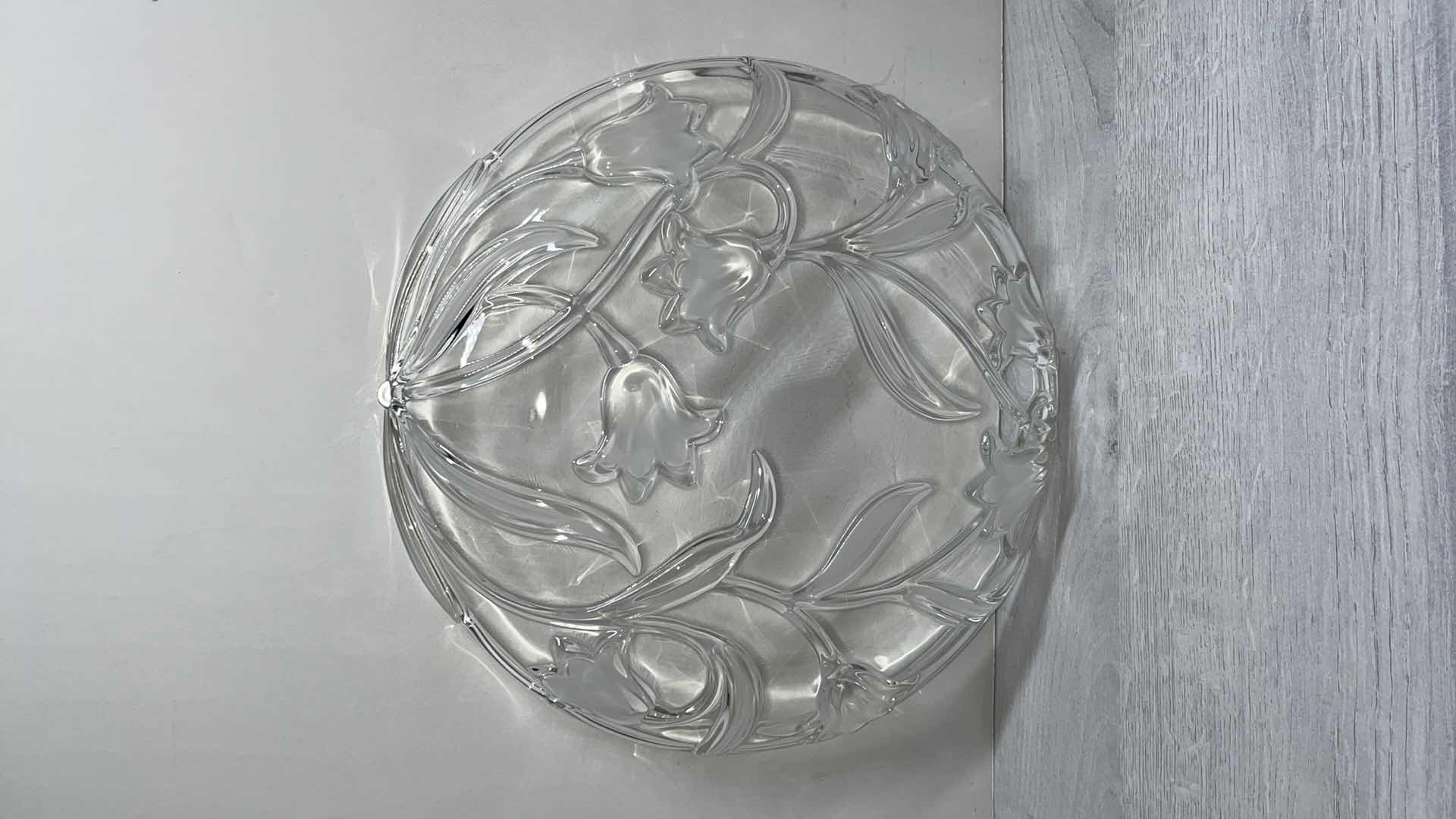 Photo 5 of MIKASA BLUEBELL EMBOSSED/FROSTED ROUND CLEAR GLASS 12.5” SERVING BOWL/PLATTER