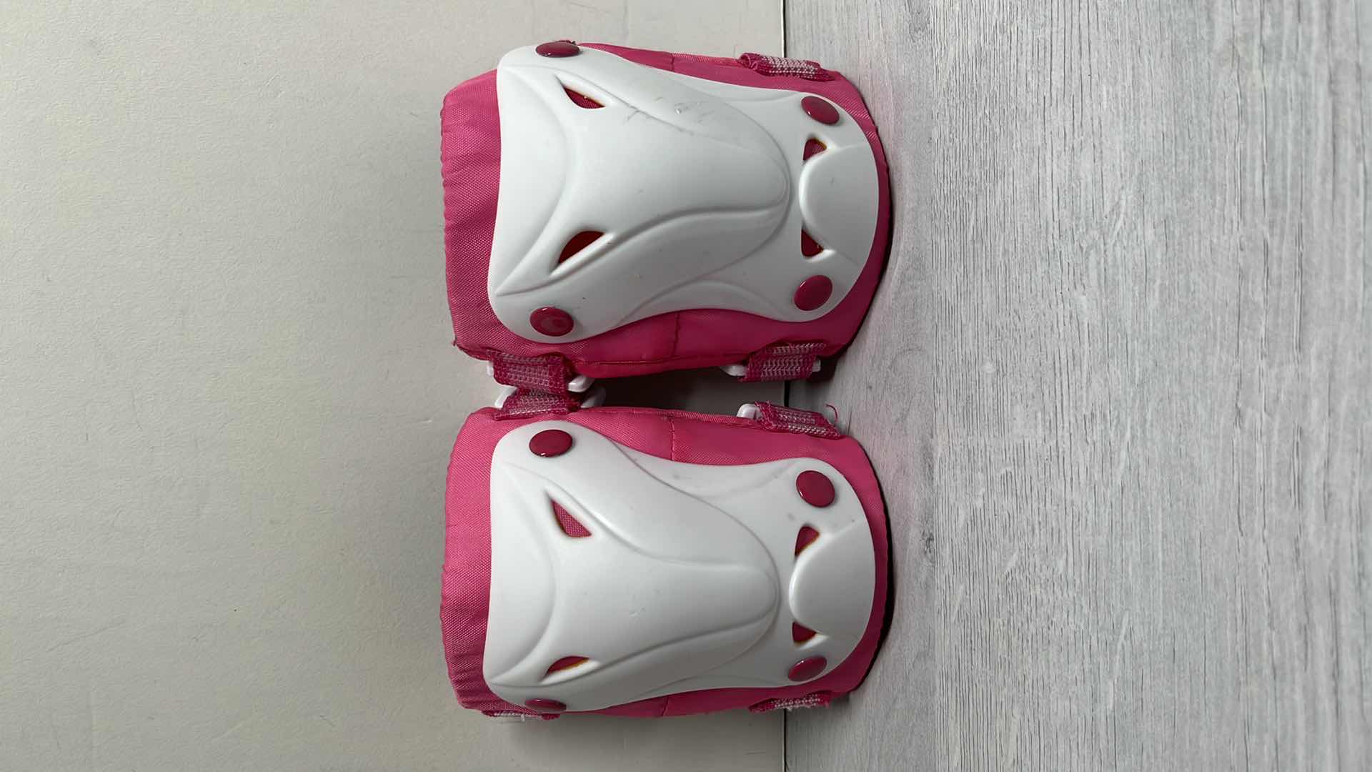 Photo 8 of BONE SHIELDZ GIRLS ELBOW/WRIST/KNEE PADS SET SIZE JR