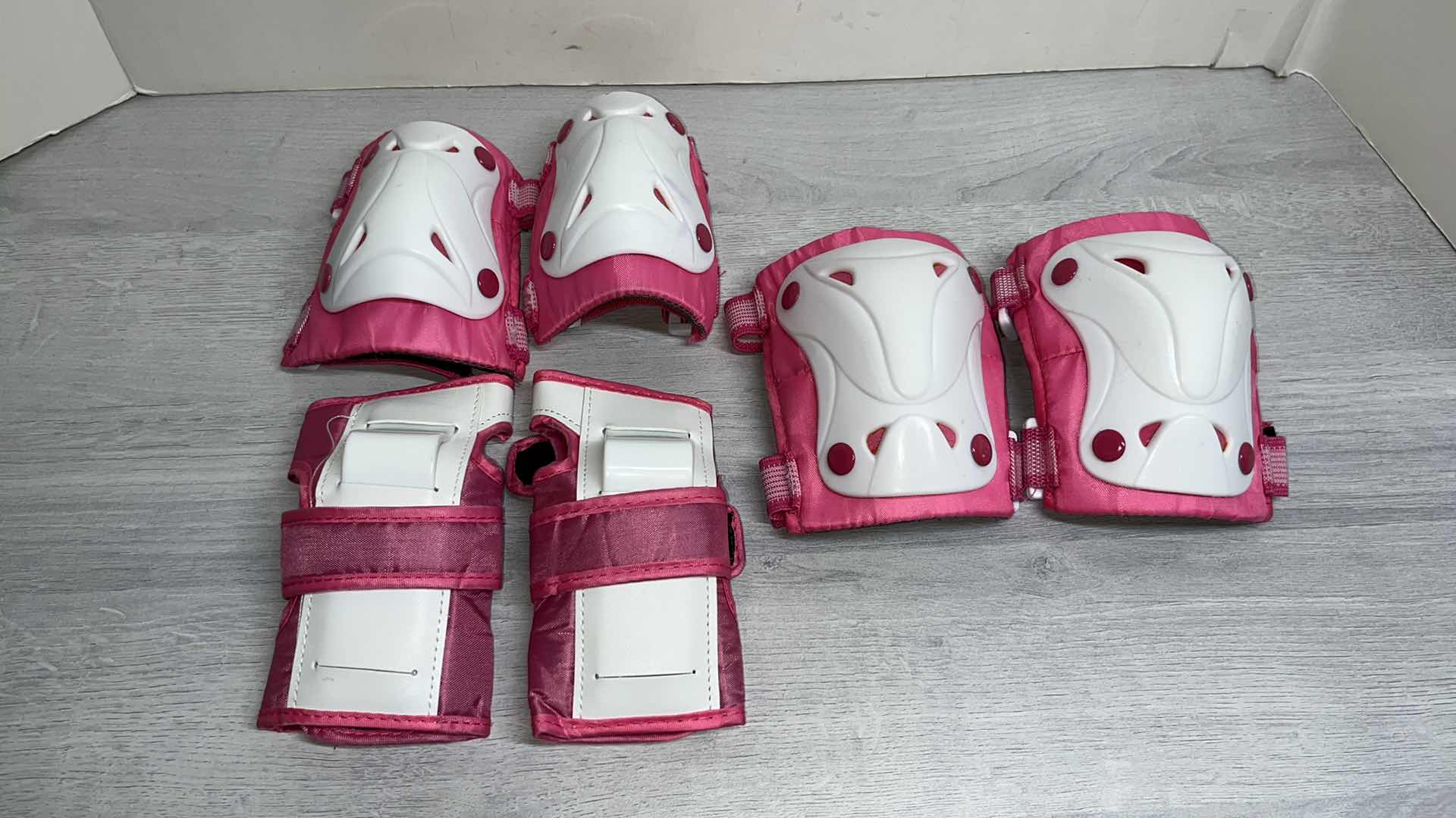 Photo 1 of BONE SHIELDZ GIRLS ELBOW/WRIST/KNEE PADS SET SIZE JR