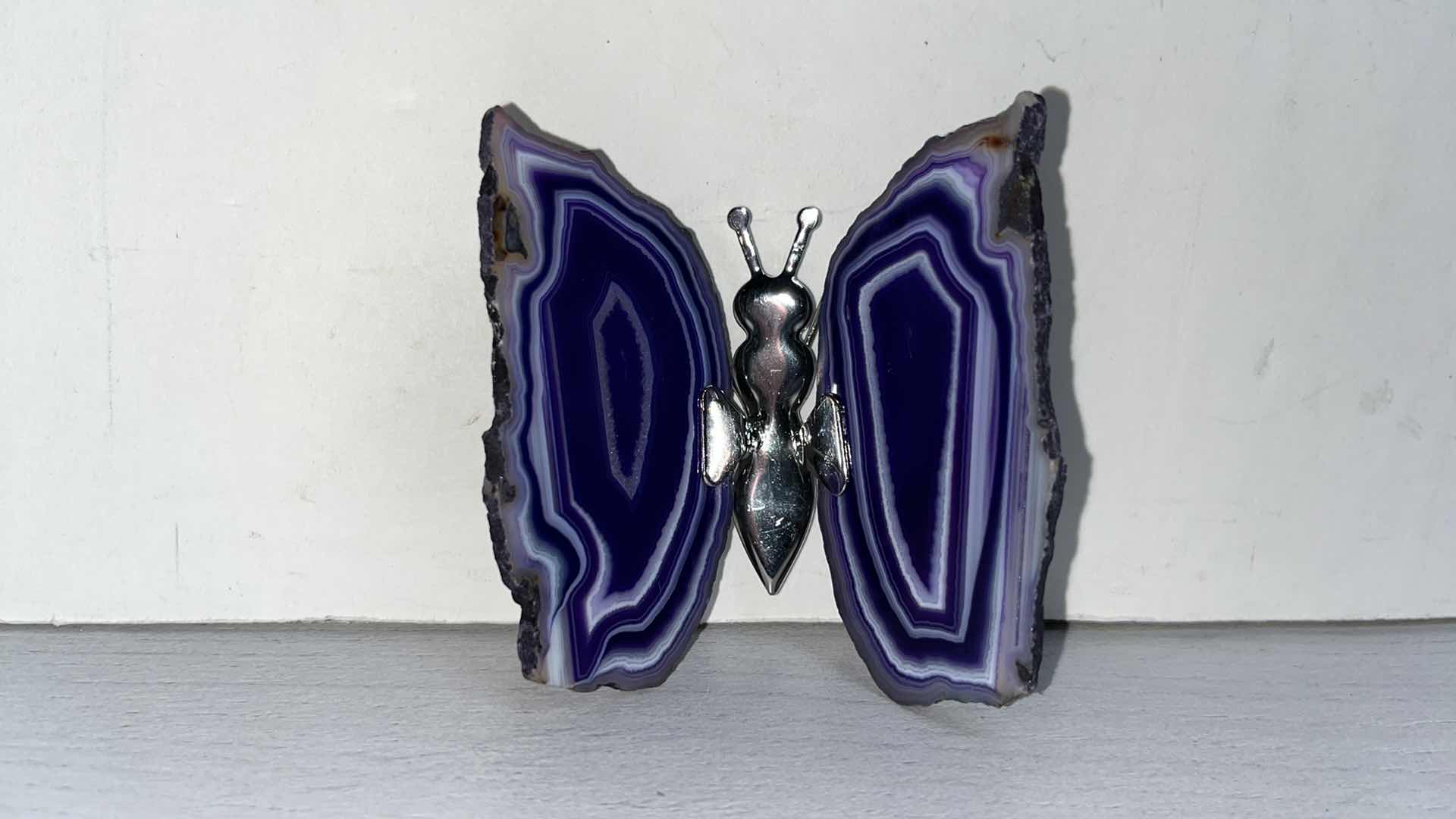 Photo 2 of AGATE/GEODE SLICE BUTTERFLY HOME DECOR (3)