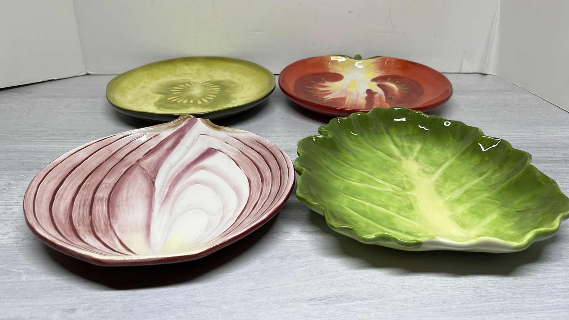 Photo 1 of HARRY & DAVID 2006 8”-9” VEGETABLE PLATES (4)