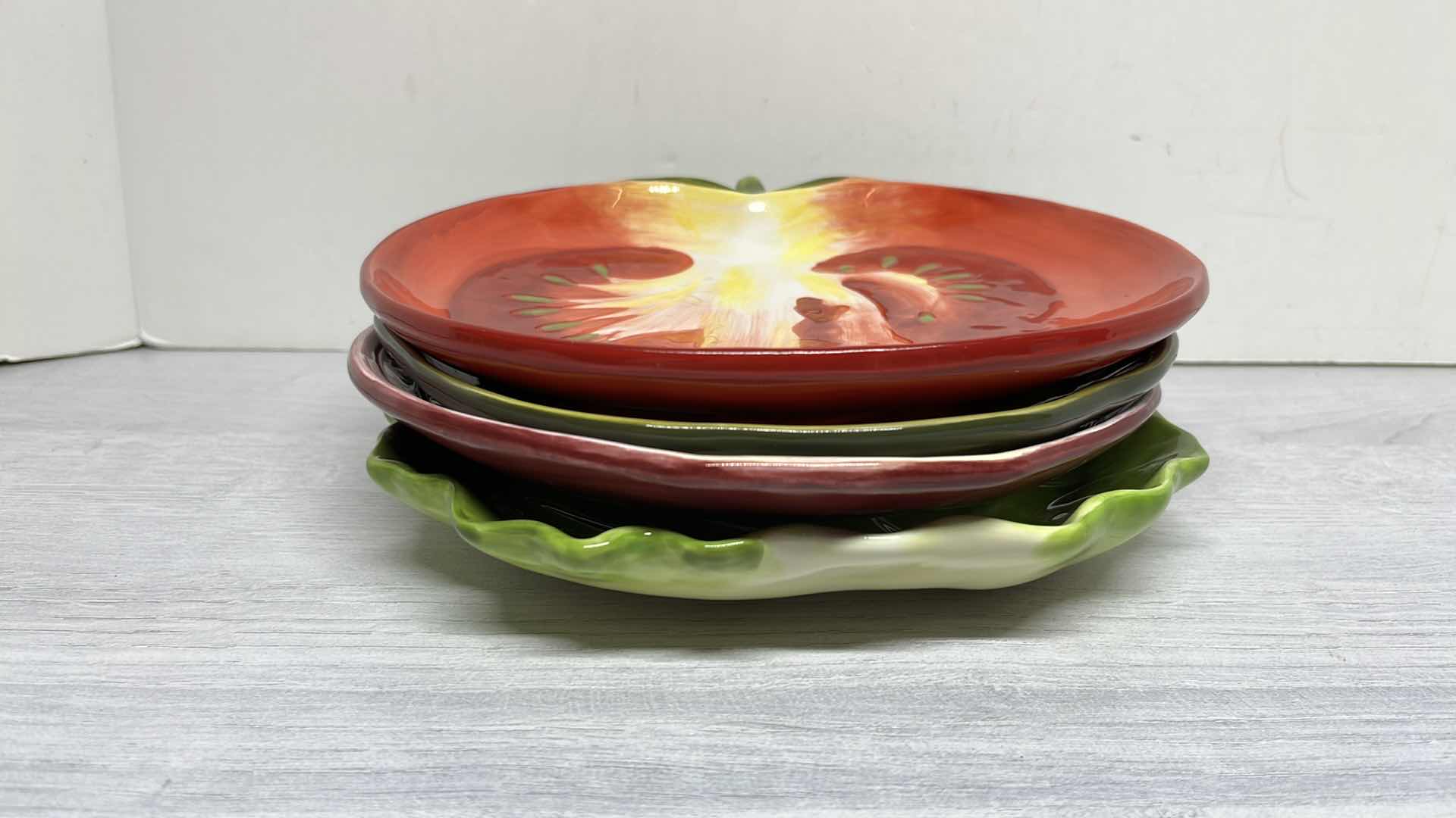 Photo 2 of HARRY & DAVID 2006 8”-9” VEGETABLE PLATES (4)