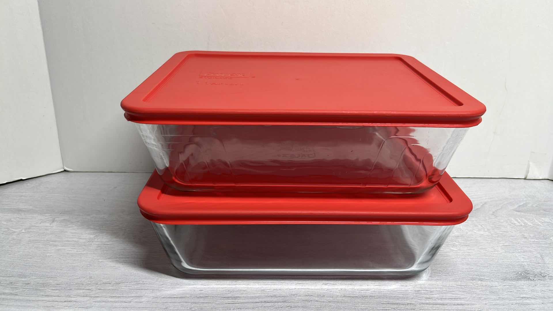 Photo 1 of PYREX RECTANGULAR GLASS BAKEWARE/STORAGE W LIDS 11 CUP (2)