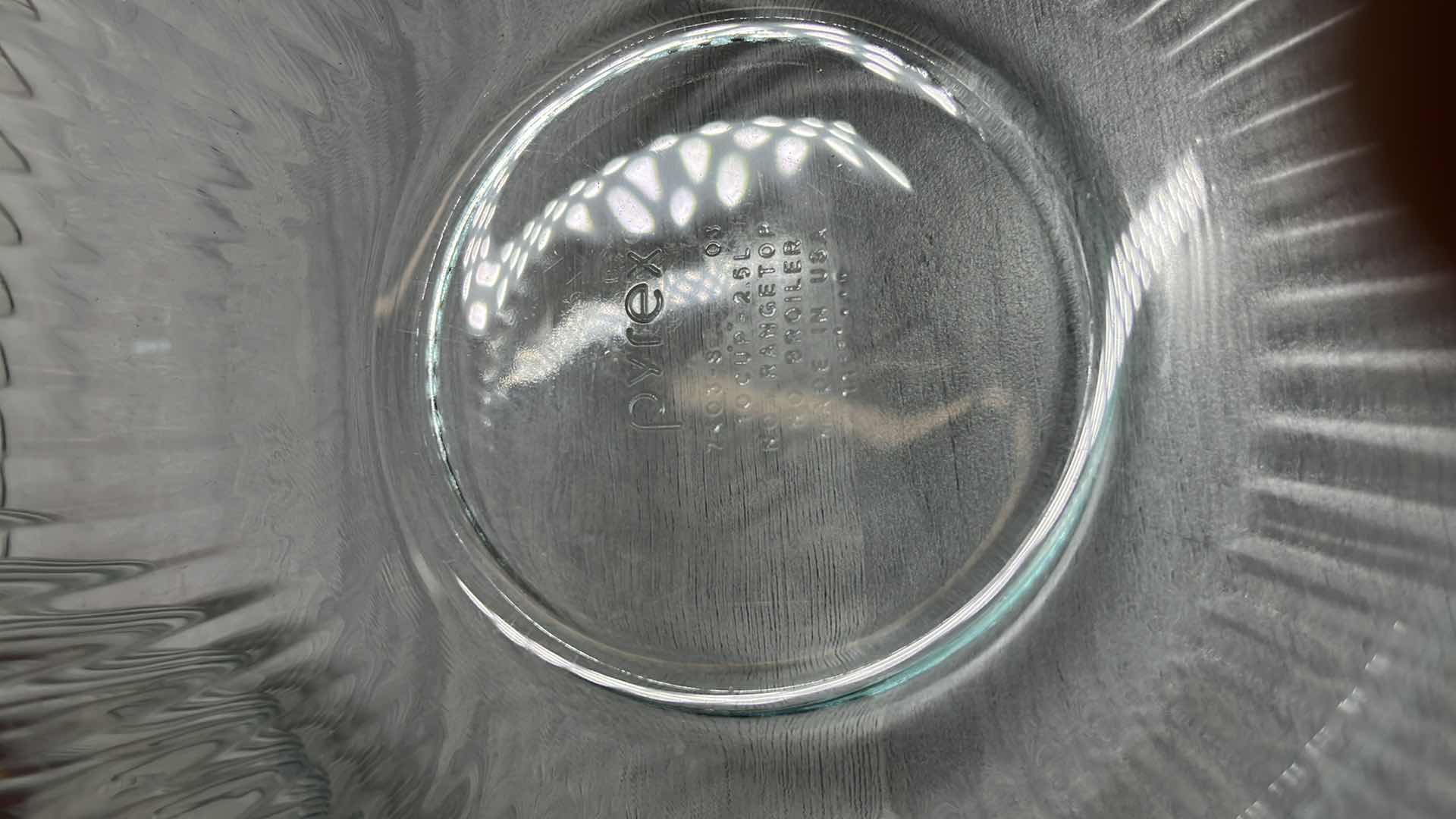 Photo 6 of PYREX CLEAR AQUA RIBBED MIXING BOWL W LIDS 4.5L, 2.5L, 1.5L (3)