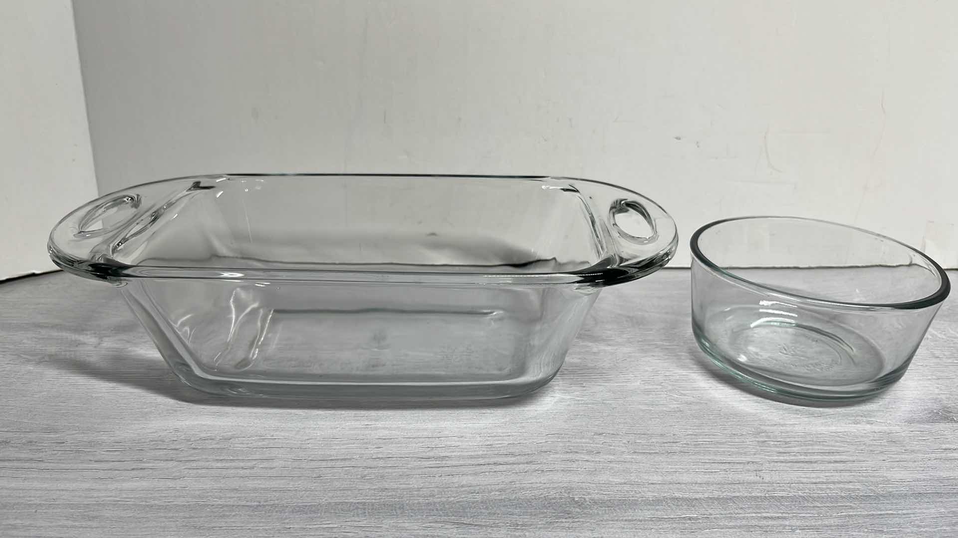 Photo 1 of ANCHOR HOCKING CLEAR GLASS 1.5 QT 5” X 9” BAKING PAN LOAF DISH & 2 CUP 2.75” CLEAR ROUND BAKING DISH