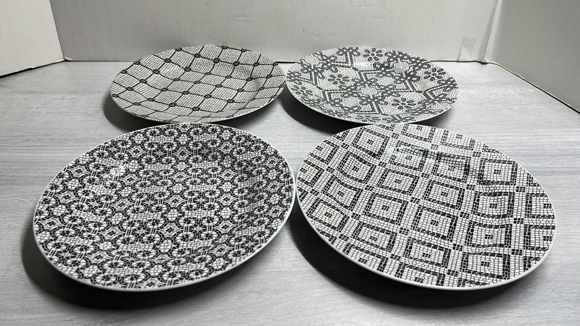 Photo 1 of VISTA ALEGRE CALCADA PORTUGUESA BY MANUELA MEDEIROS PORCELAIN DESSERT PLATES 8.25” (4)