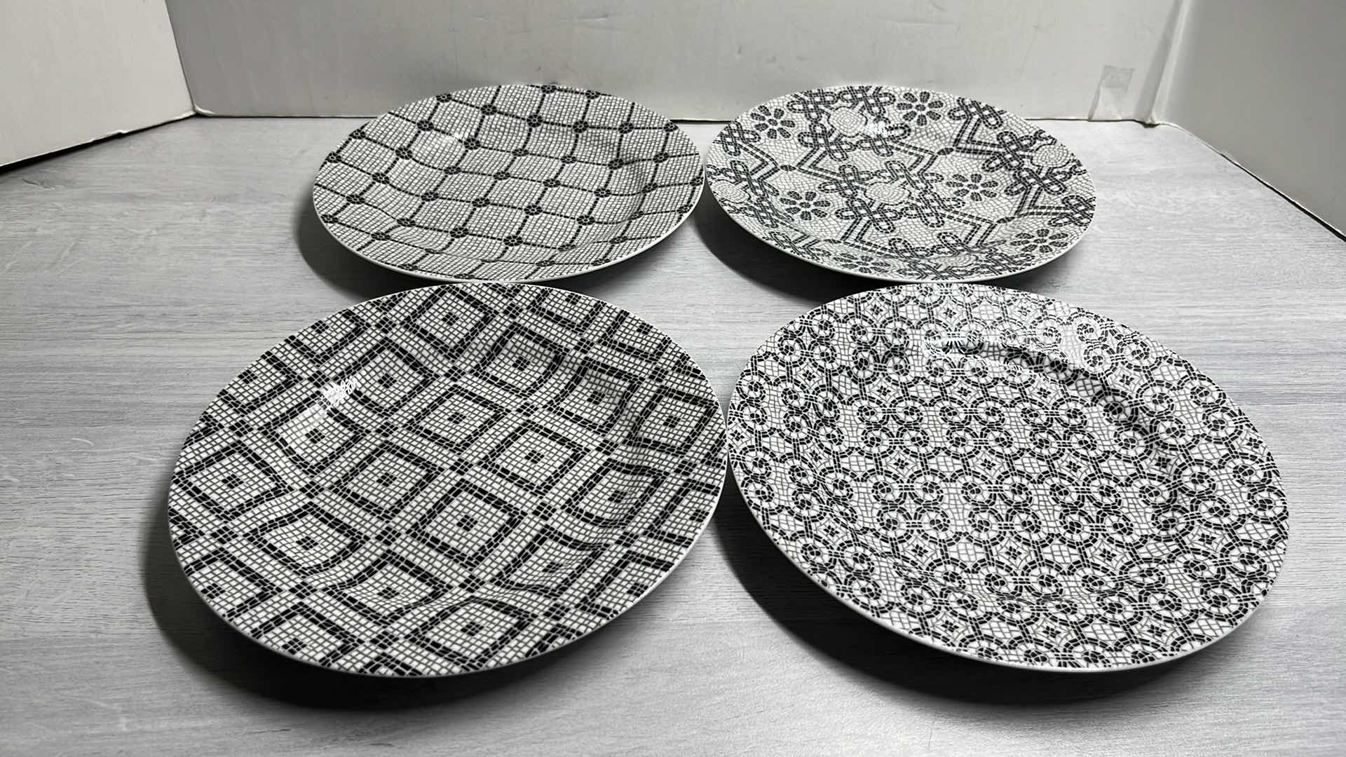 Photo 1 of VISTA ALEGRE CALCADA PORTUGUESA BY MANUELA MEDEIROS PORCELAIN DESSERT PLATES 8.25” (4)