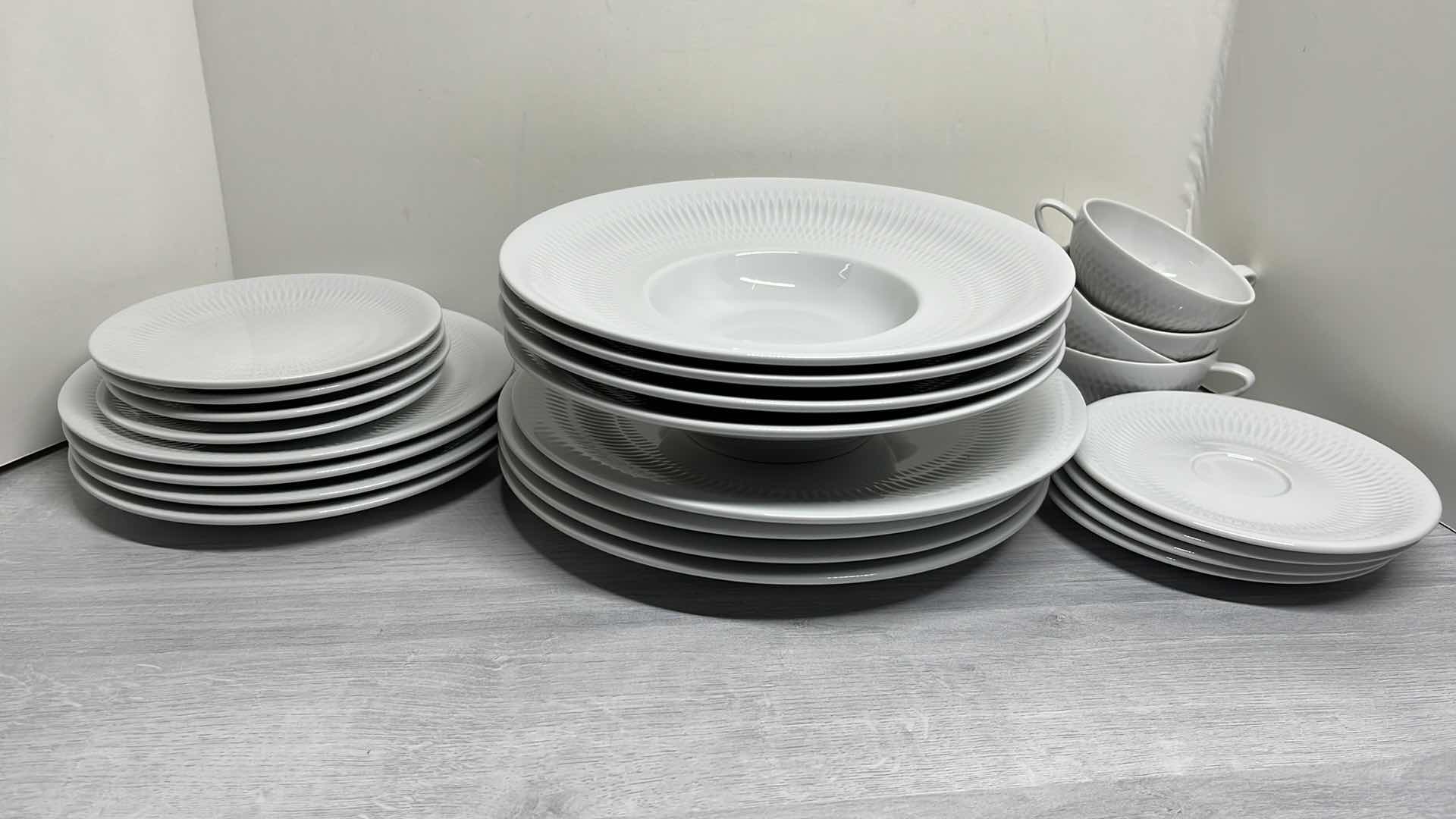 Photo 1 of VISTA ALEGRE UTOPIA COLLECTION 24 PC DINNERWARE SERVICE FOR FOUR