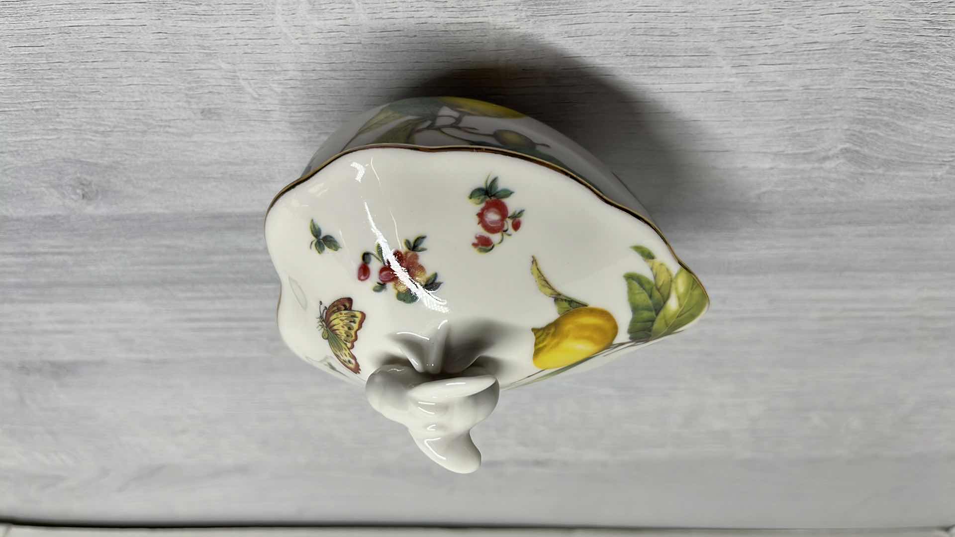 Photo 2 of TANIA BULHOES MARQUESA COLLECTION PORCELAIN BOWL W COVER 3.75” X 4.25” H4” 