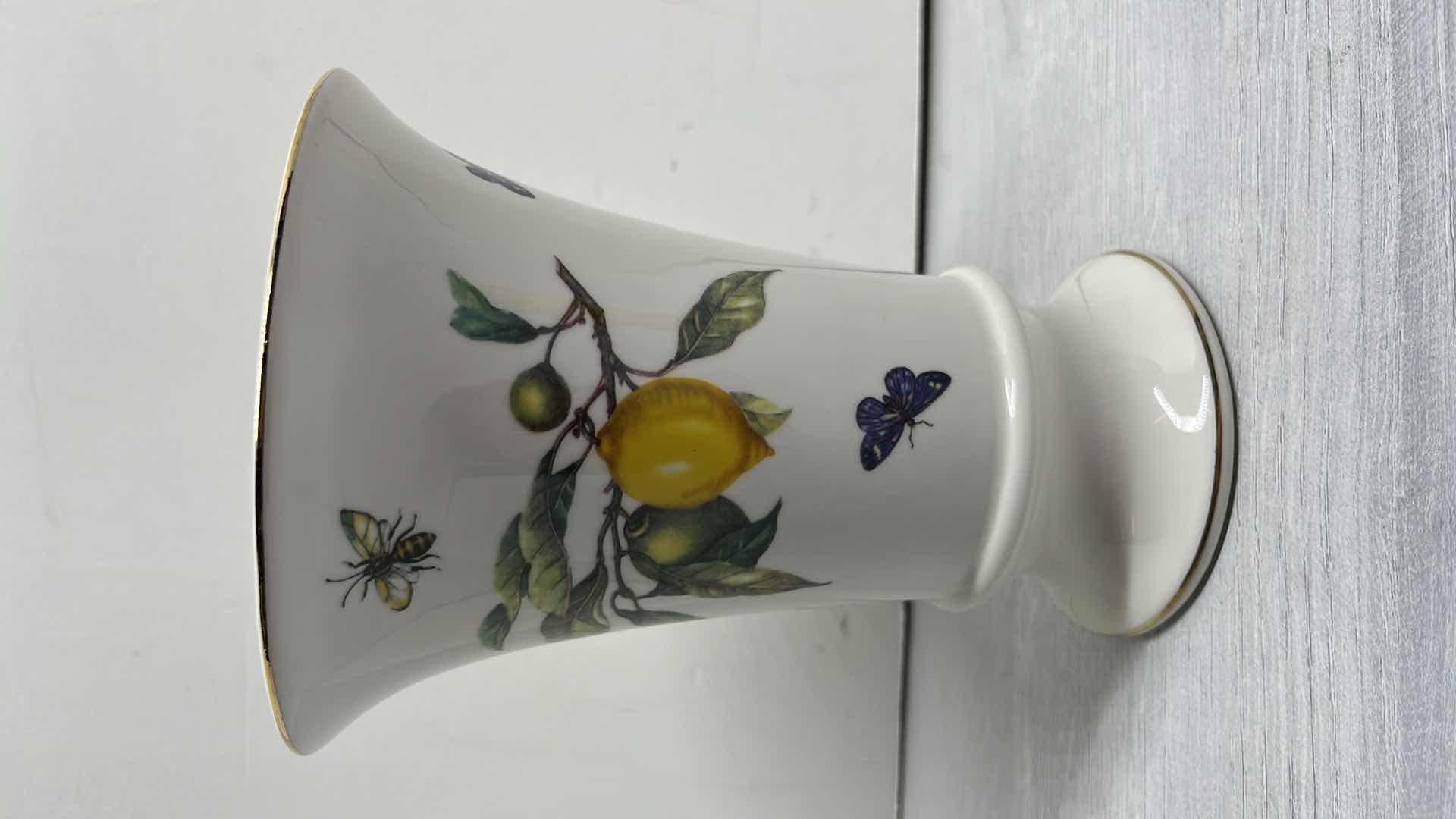 Photo 3 of TANIA BULHOES MARQUESA COLLECTION PORCELAIN VASE 5.5” X 7.25” 