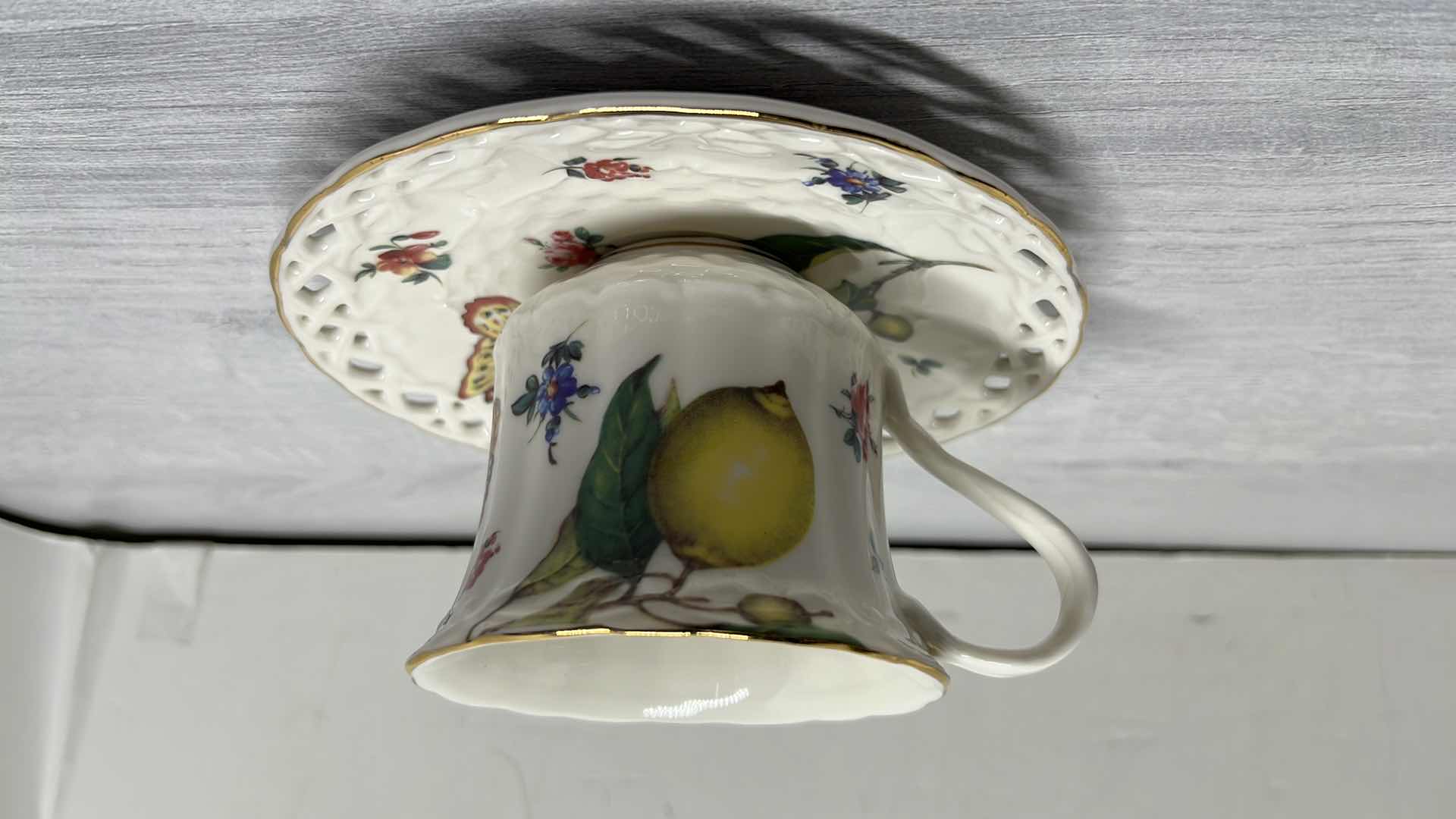 Photo 3 of TANIA BULHOES MARQUESA COLLECTION PORCELAIN 6oz TEA CUP & 5.5” SAUCER PLATE (4 SET)