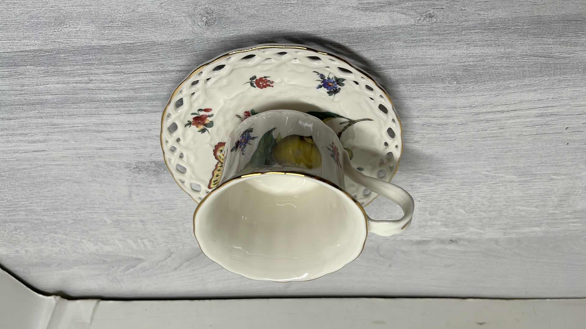 Photo 4 of TANIA BULHOES MARQUESA COLLECTION PORCELAIN 6oz TEA CUP & 5.5” SAUCER PLATE (4 SET)