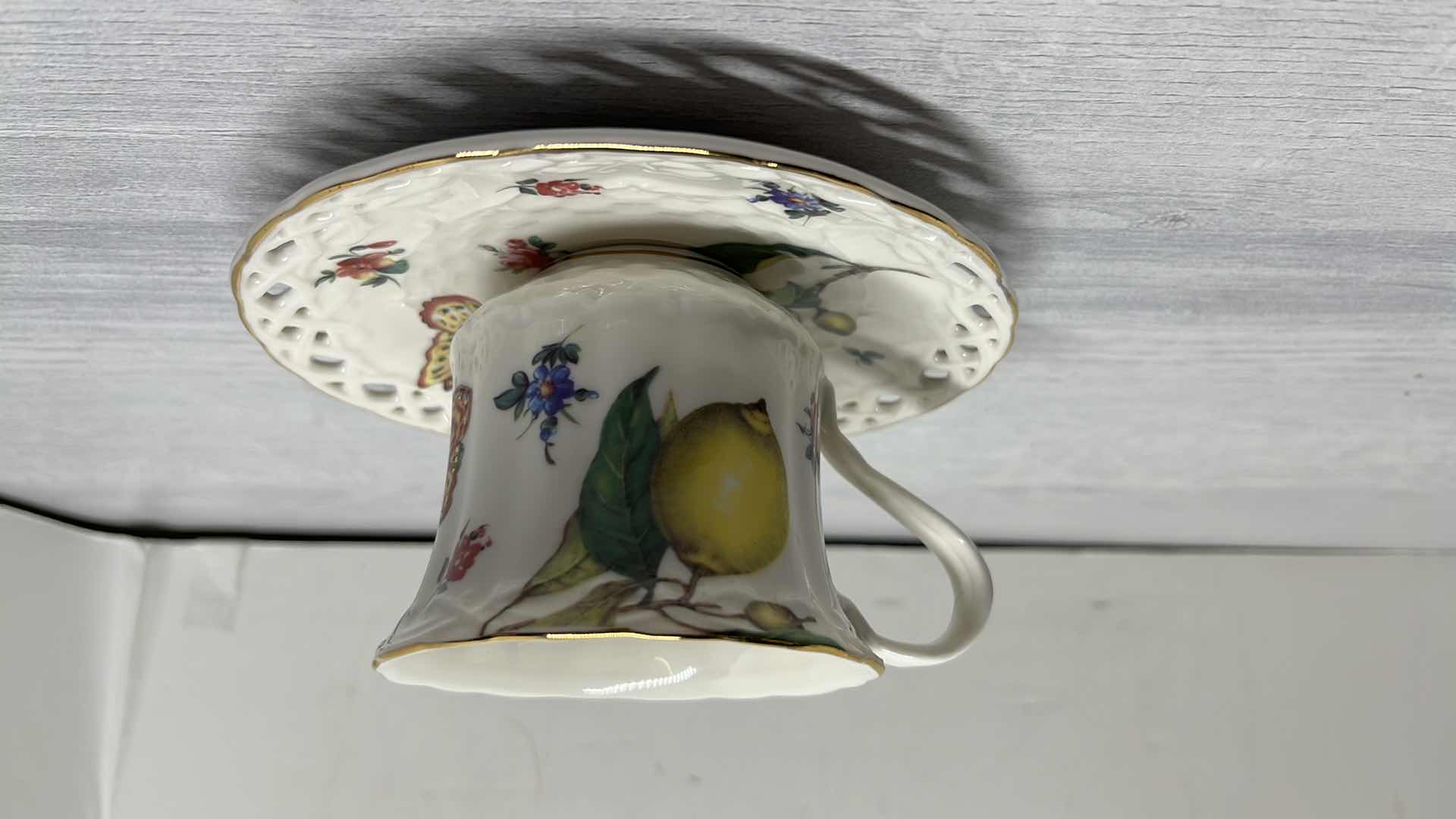 Photo 3 of TANIA BULHOES MARQUESA COLLECTION PORCELAIN 6oz TEA CUP & 5.5” SAUCER PLATE (4 SETS)