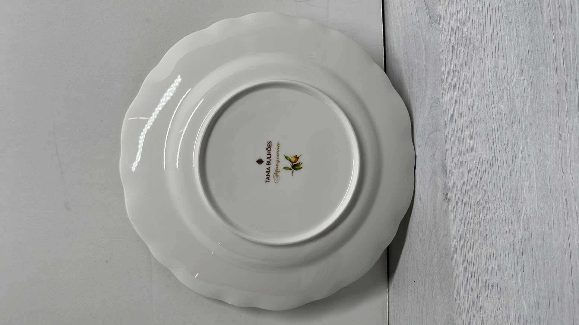 Photo 3 of TANIA BULHOES MARQUESA COLLECTION PORCELAIN 10.5” DINNER PLATE (5)