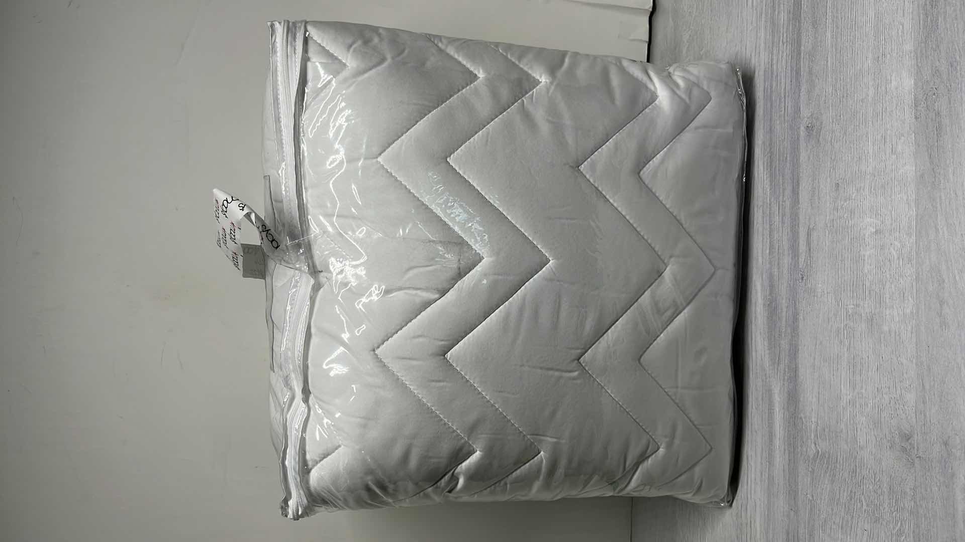 Photo 3 of NEW MARTHA STEWART ESSENTIALS CLASSIC QUEEN SIZE MATTRESS PAD