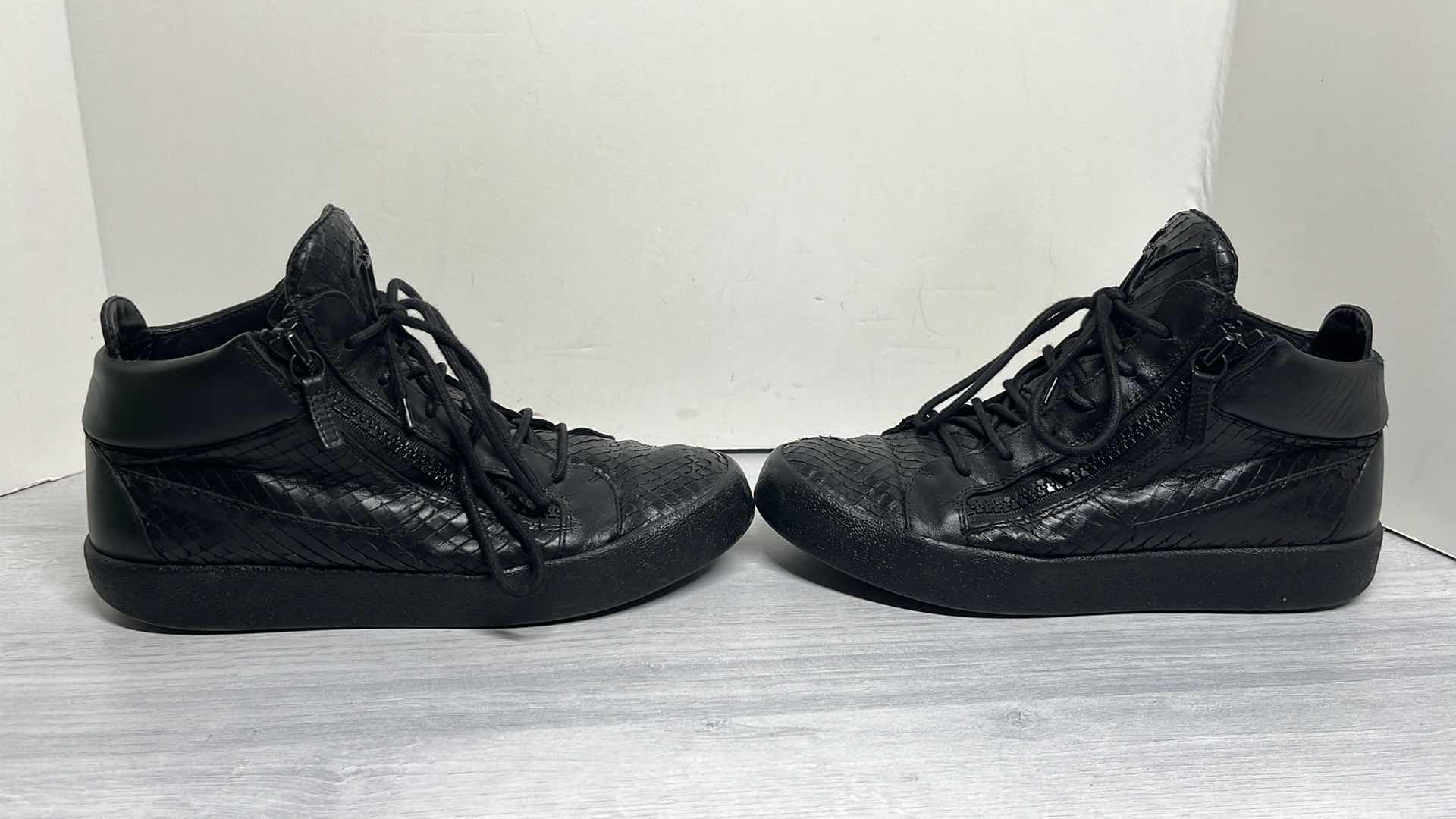 Photo 3 of MENS GIUSEPPE ZANOTTI PYTHON EMBOSSED LEATHER DOUBLE ZIP HIGH TOP SNEAKER, SIZE EU 42 (US SIZE 9)