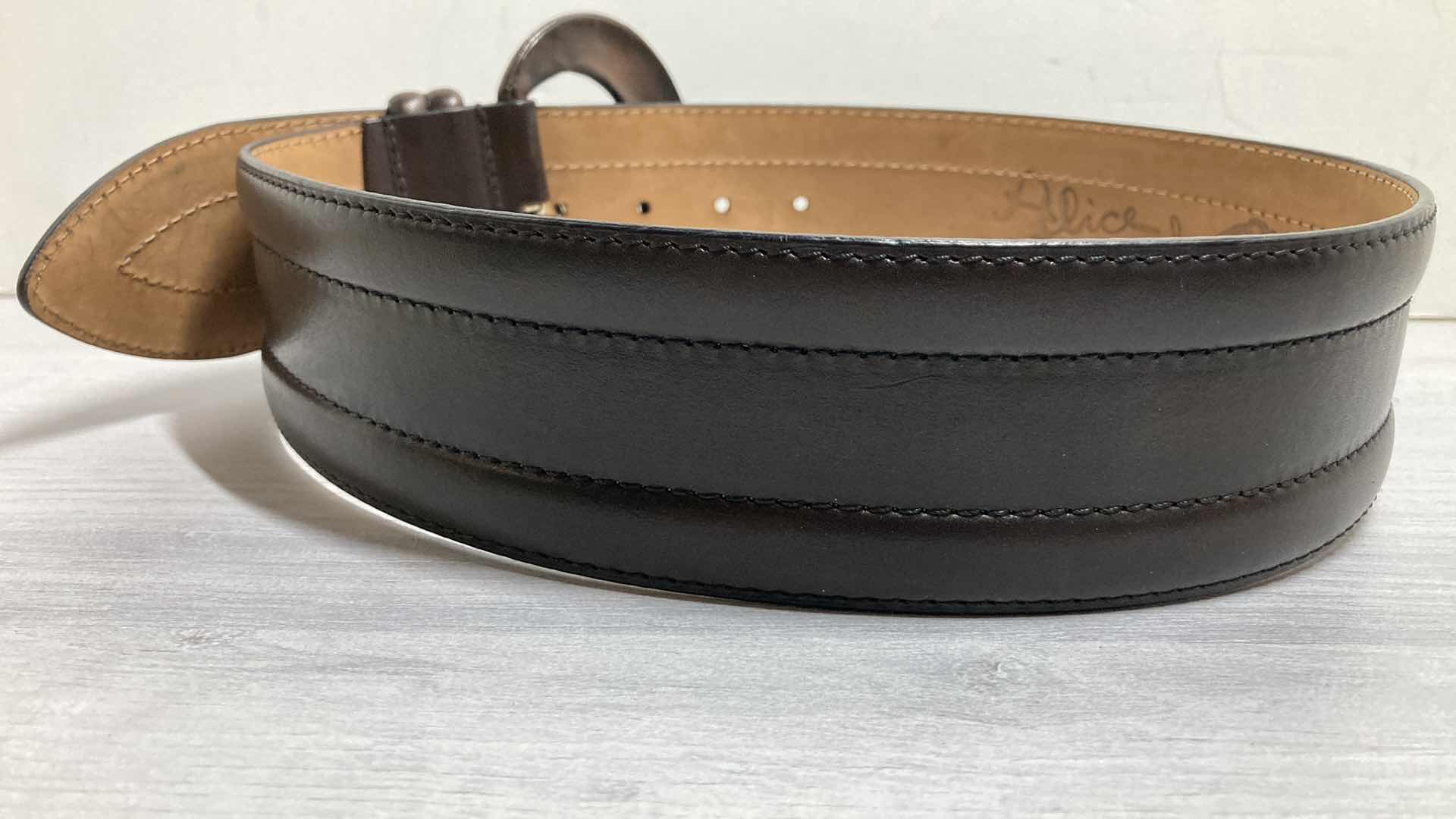 Photo 4 of ALICE & OLIVIA BY STACEY BENDET 100% COW LEATHER BELT SIZE XS MADE IN ITALY