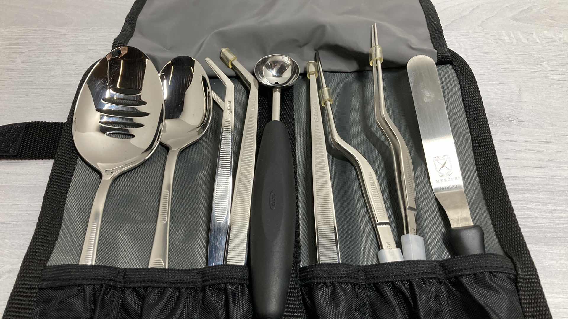 Photo 2 of MERCER CULINARY PROFESSIONAL CHEF
NG KIT W OXO DUEL SCOOP