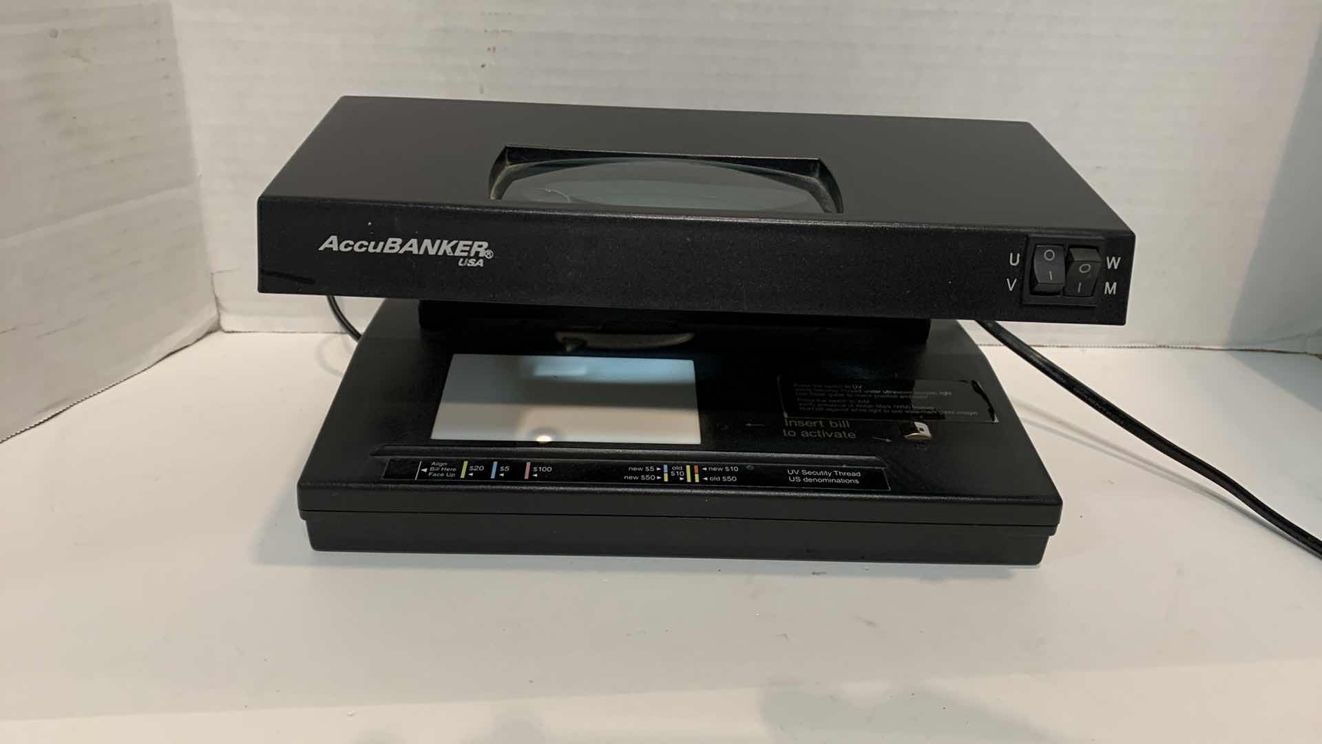 Photo 1 of ACCUBANKER D66 BANKER PRO PROFESSIONAL COUNTERFEIT DETECTOR