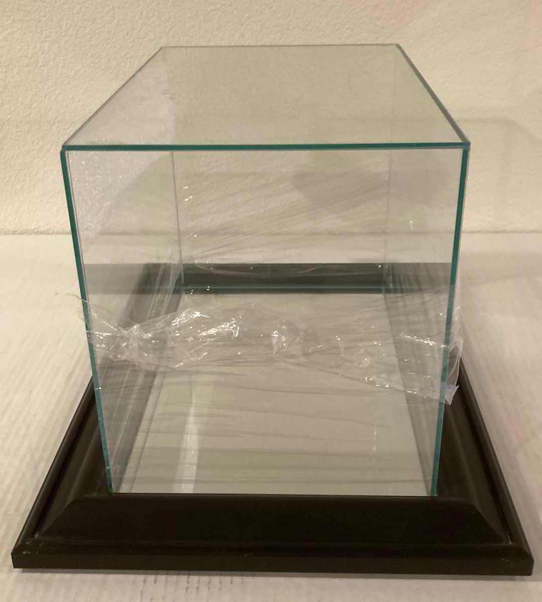 Photo 2 of NEW PERFECT CASES MEMORABILIA 360 DISPLAY MIRRORED BOTTOM WOOD TRIM GLASS CASE 16” X 12” H10”