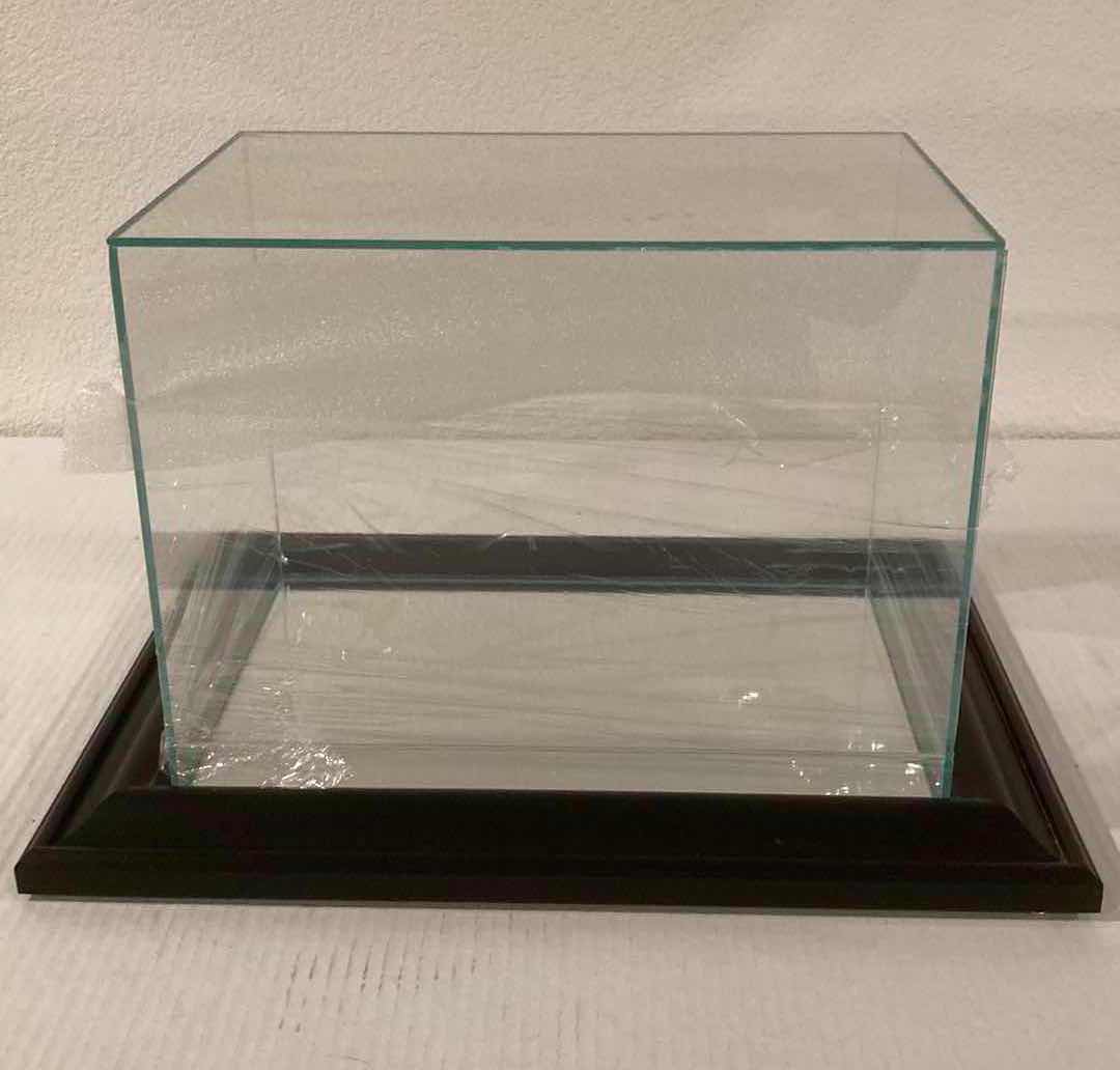 Photo 3 of NEW PERFECT CASES MEMORABILIA 360 DISPLAY MIRRORED BOTTOM WOOD TRIM GLASS CASE 16” X 12” H10”