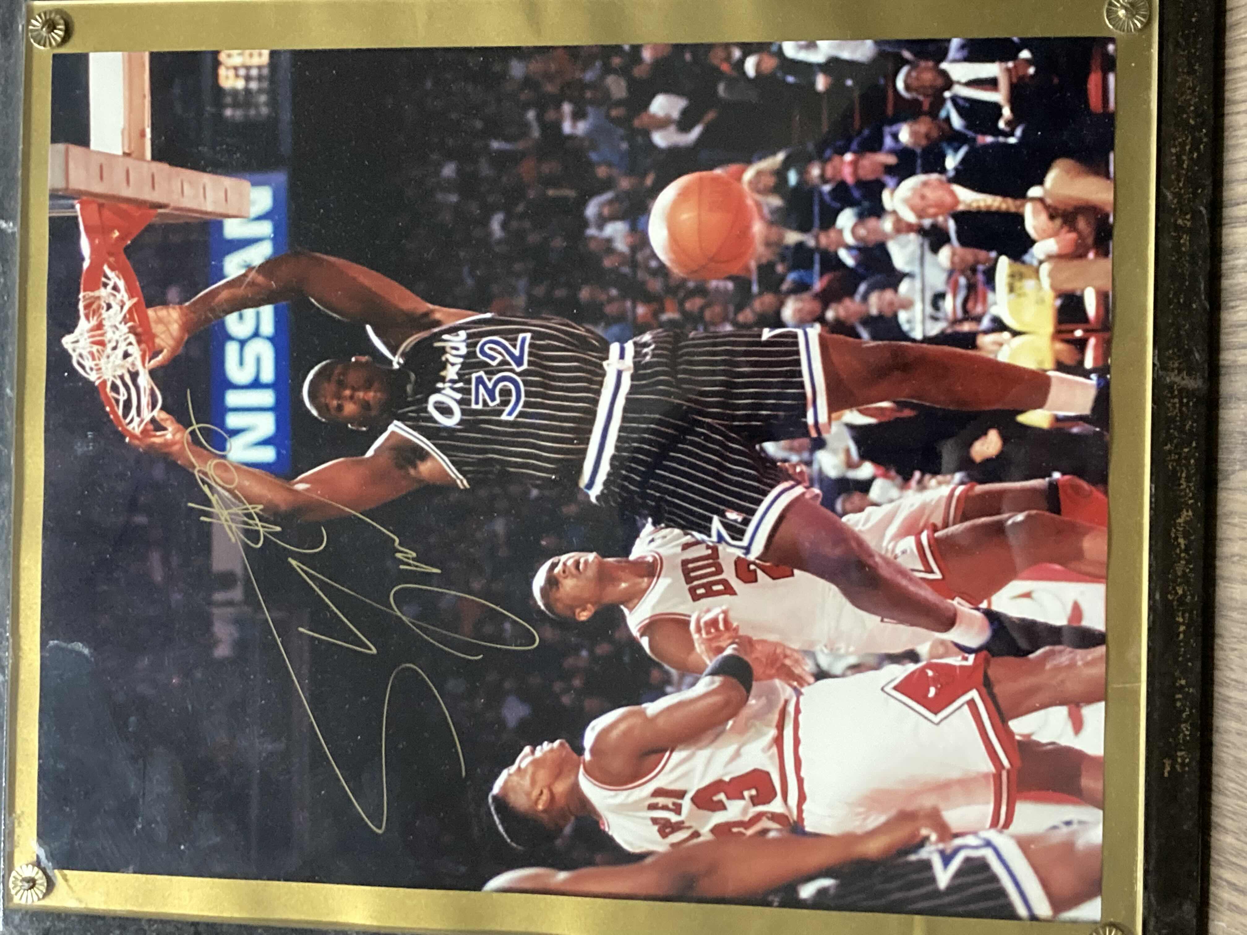 Photo 2 of SHAQUILLE O’NEAL MAGIC #32 MEMORABILIA PLAQUE AUTOGRAPHED BY SHAQUILLE O’NEAL W PLAYERS CARD & COA 15” X 12”