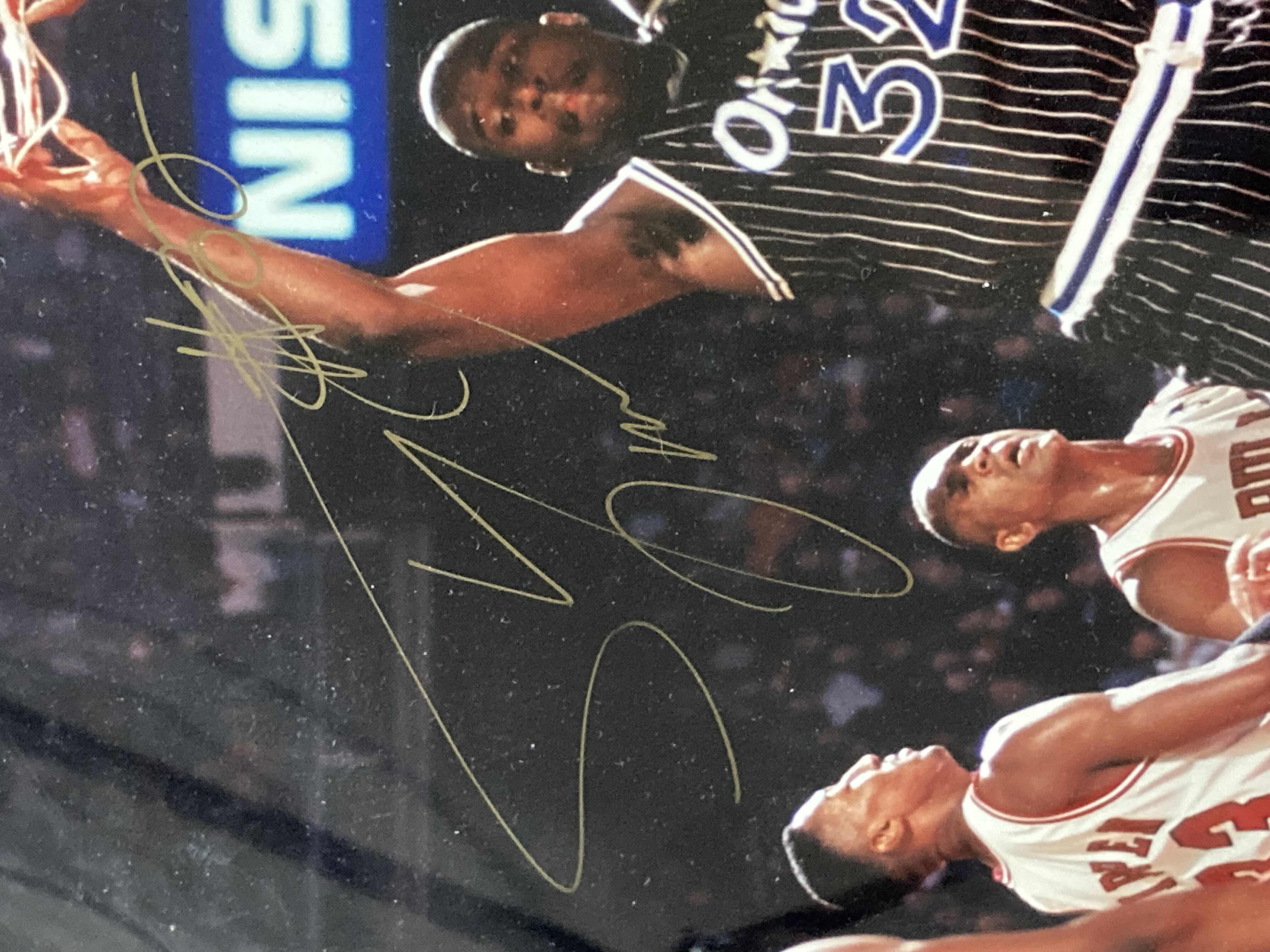 Photo 3 of SHAQUILLE O’NEAL MAGIC #32 MEMORABILIA PLAQUE AUTOGRAPHED BY SHAQUILLE O’NEAL W PLAYERS CARD & COA 15” X 12”