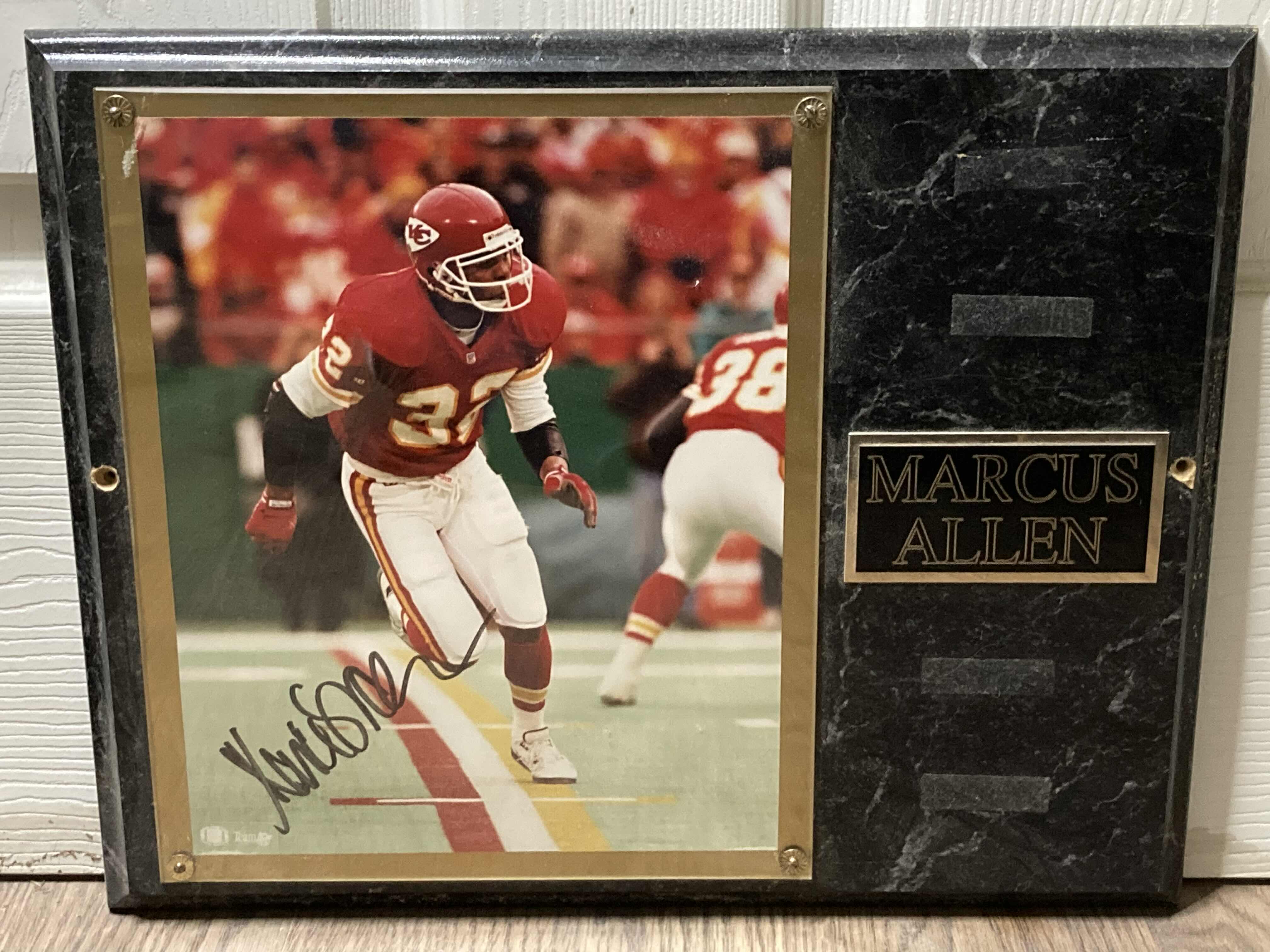 Photo 1 of MARCUS ALLEN CHIEFS #32 MEMORABILIA PLAQUE AUTOGRAPHED BY MARCUS ALLEN W COA 15” X 12”