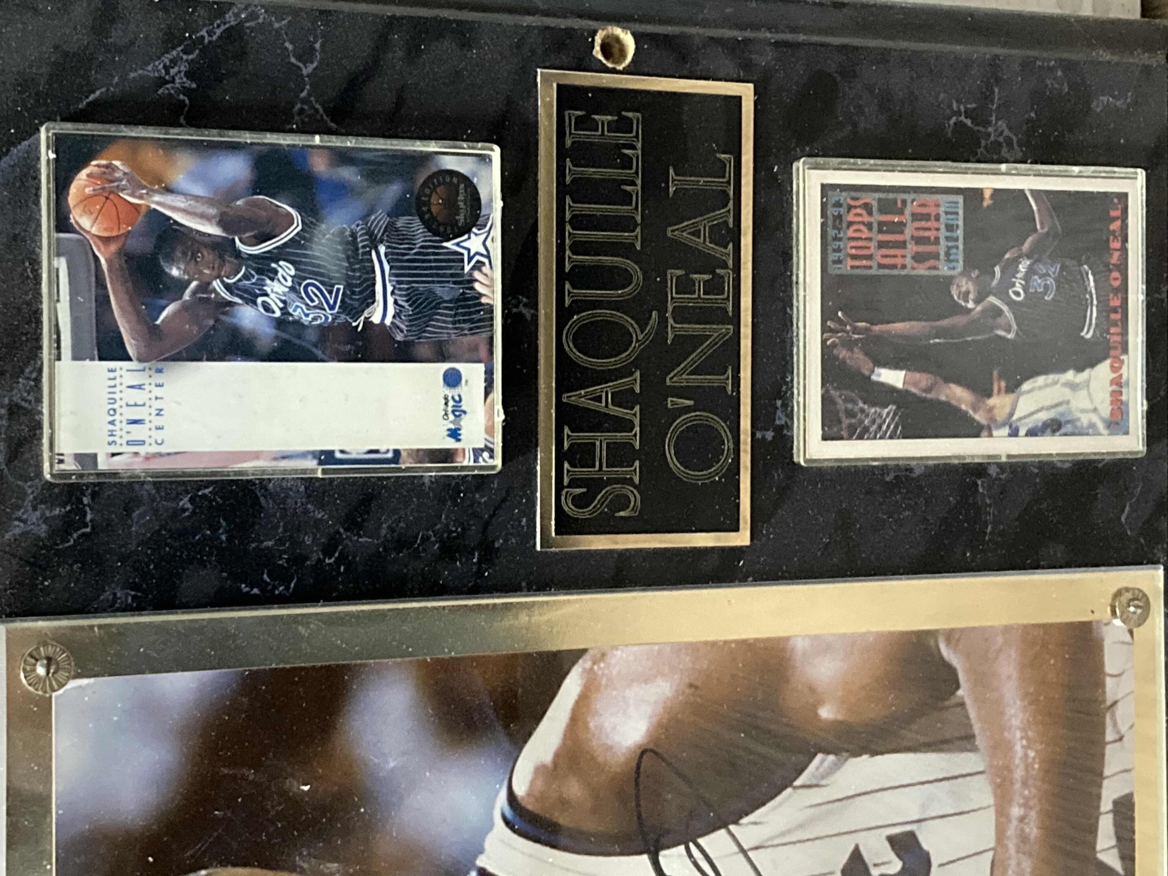Photo 4 of SHAQUILLE O’NEAL MAGIC #32 MEMORABILIA PLAQUE AUTOGRAPHED BY SHAQUILLE O’NEAL W PLAYERS CARDS & COA 15” X 12”