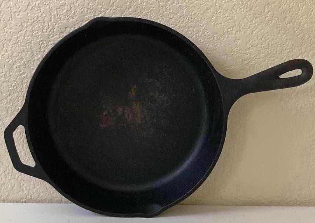 Photo 1 of LODGE CAST IRON PAN 10”