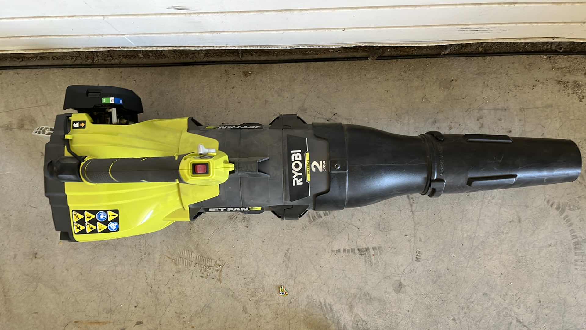 Photo 2 of RYOBI JET FAN TECH 25CC 2CYCLE GAS POWERED YARD BLOWER MODEL RY25AXB