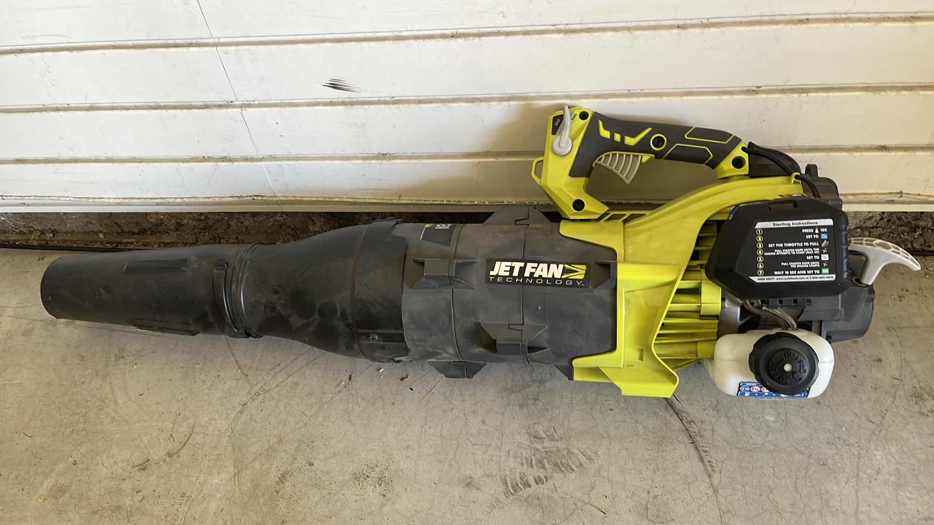 Photo 4 of RYOBI JET FAN TECH 25CC 2CYCLE GAS POWERED YARD BLOWER MODEL RY25AXB