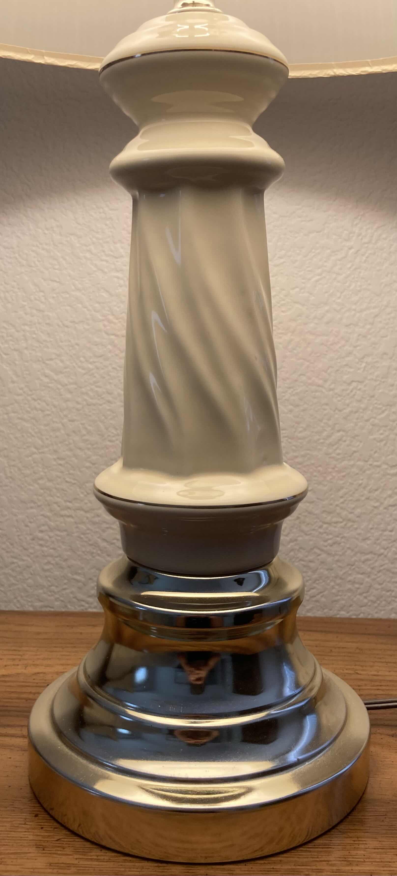 Photo 4 of VINTAGE BEIGE PORCELAIN TABLE LAMP W GOLD FINISH BASE H24.5”