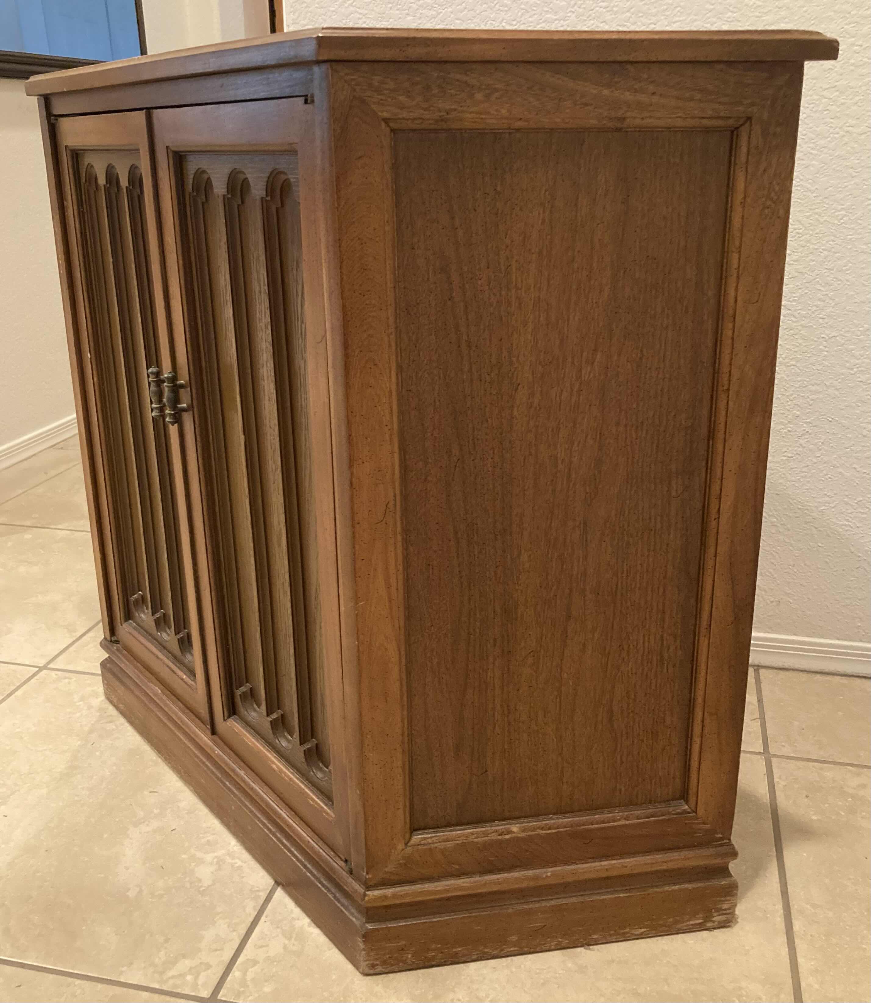 Photo 4 of MID CENTURY WOOD FINISH CONSOLE W CABINET 36” X 12” H29”